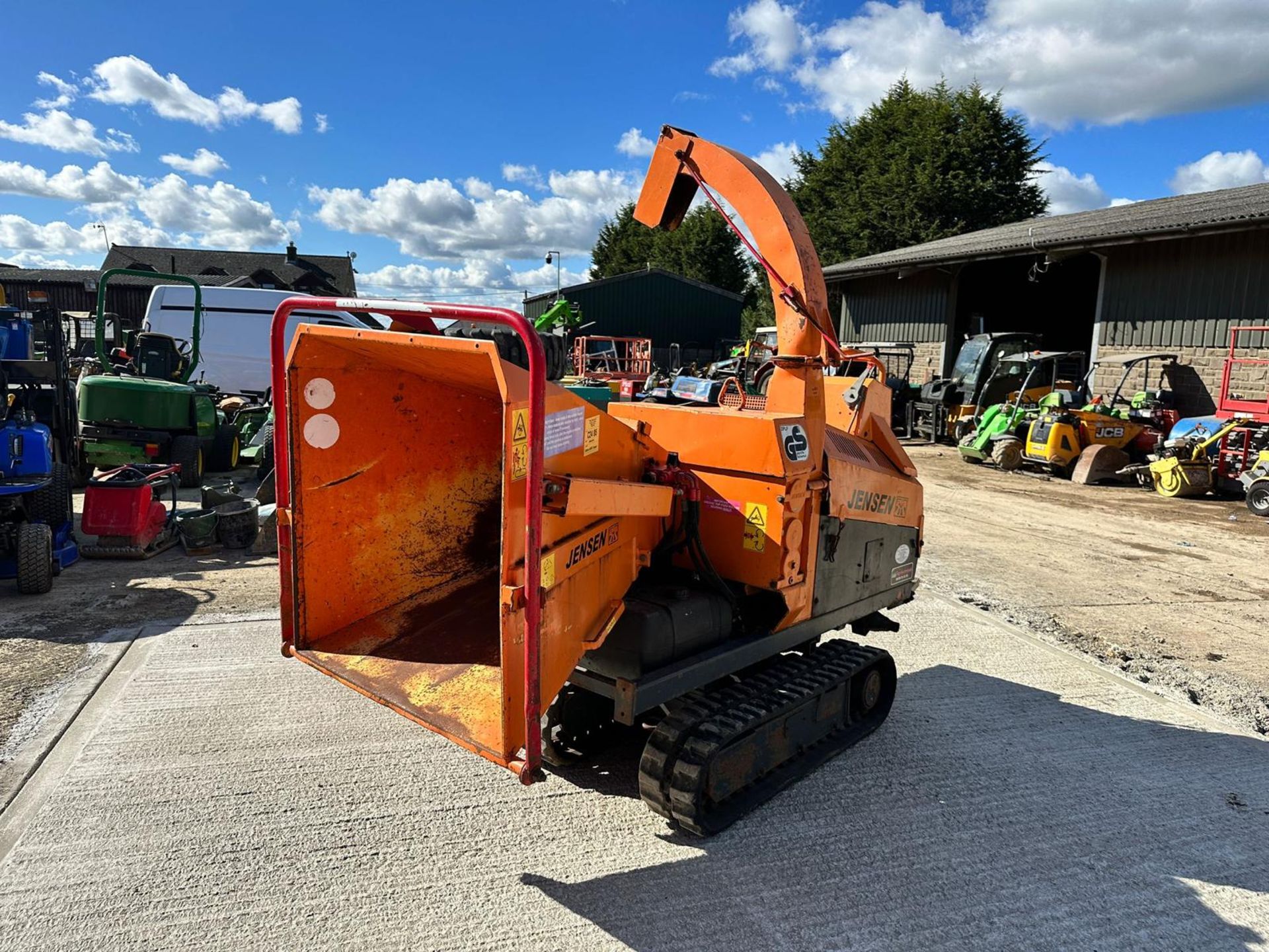 Jensen A530T Diesel Tracked Woodchipper, Runs Drives And Chips, Showing A Low 2669 Hours! *PLUS VAT* - Image 2 of 17