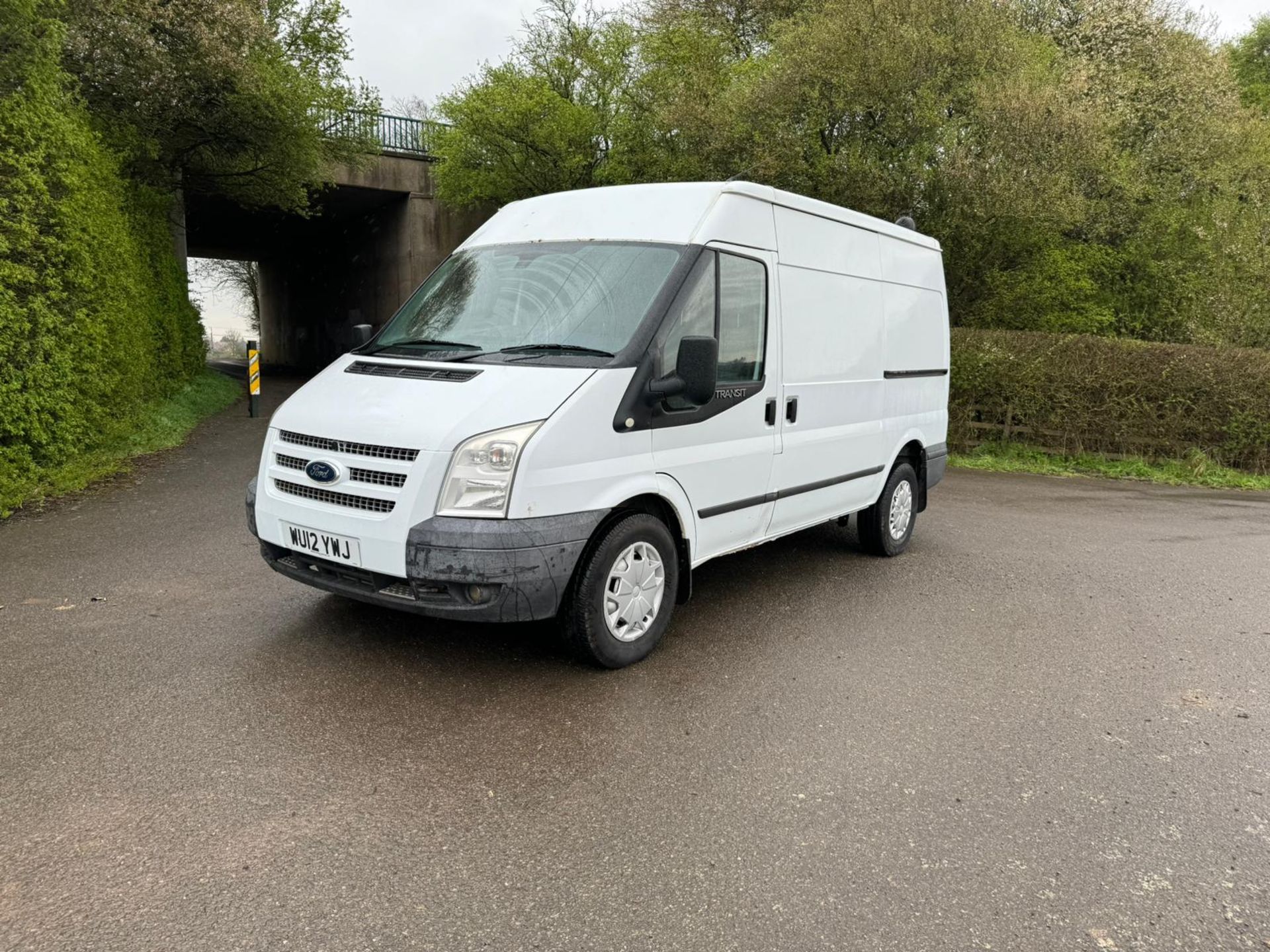 2012/12 REG FORD TRANSIT 125 T350 TREND RWD 2.2 DIESEL WHITE PANEL VAN *NO VAT* - Image 2 of 11