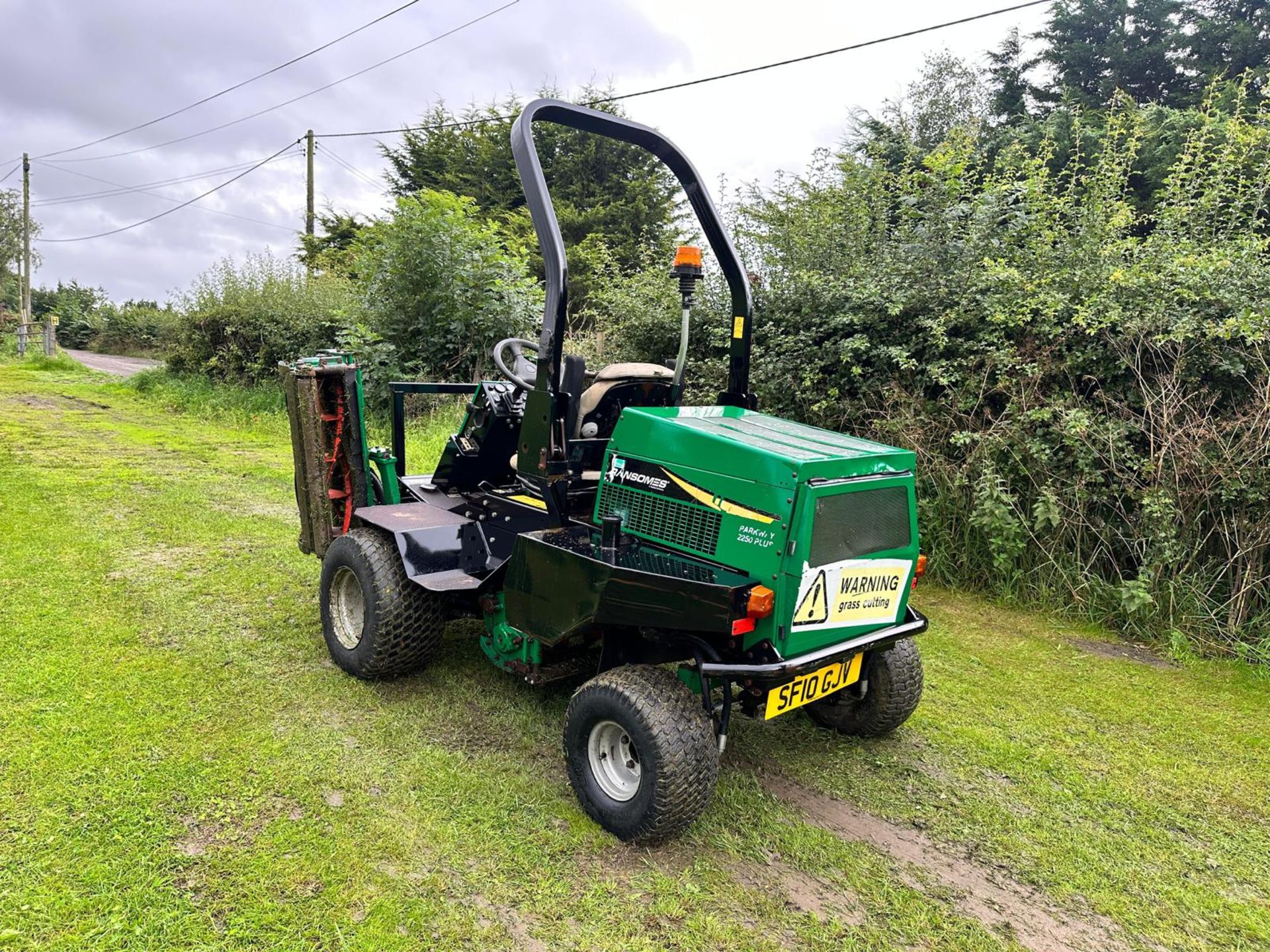 2010 RANSOMES PARKWAY 2250 PLUS 4WD 3 GANG CYLINDER MOWER *PLUS VAT* - Image 4 of 19