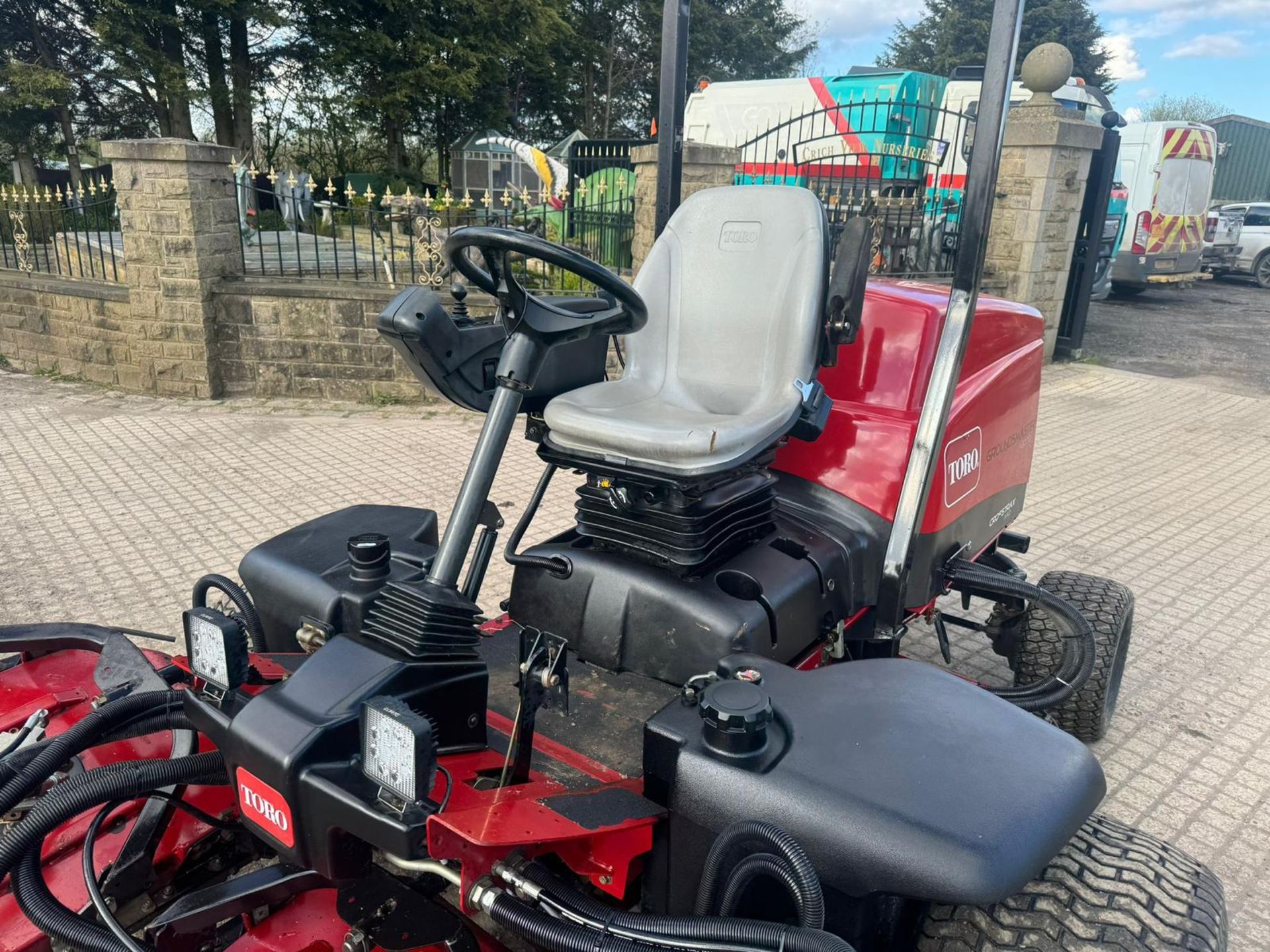 TORO 4300-D POD MOWER RIDE ON LAWN MOWER *PLUS VAT* - Image 16 of 18