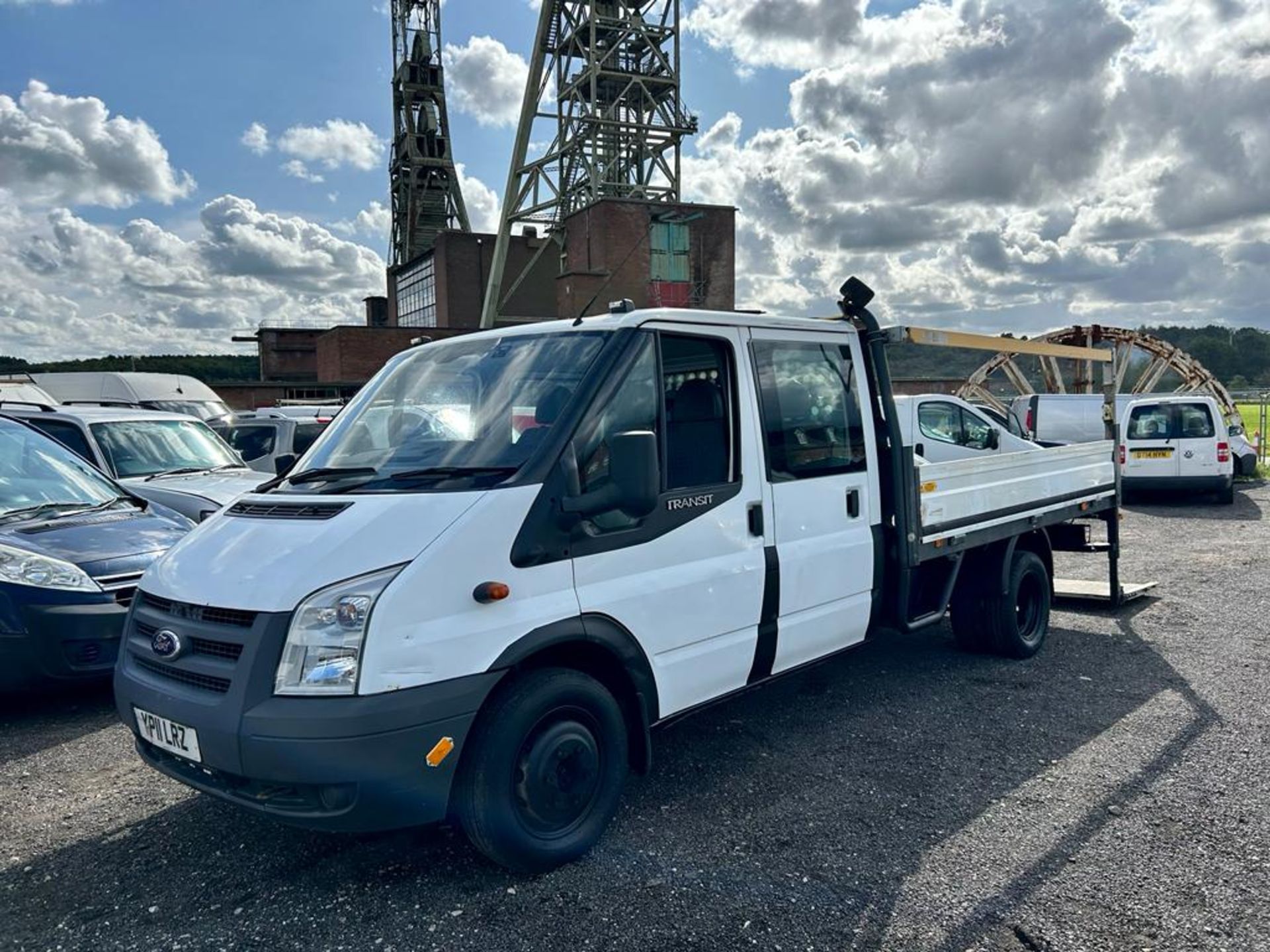 2011 FORD TRANSIT 100 T350L D/C RWD WHITE CHASSIS CAB DROPSIDE TAIL LIFT *NO VAT* - Image 4 of 14