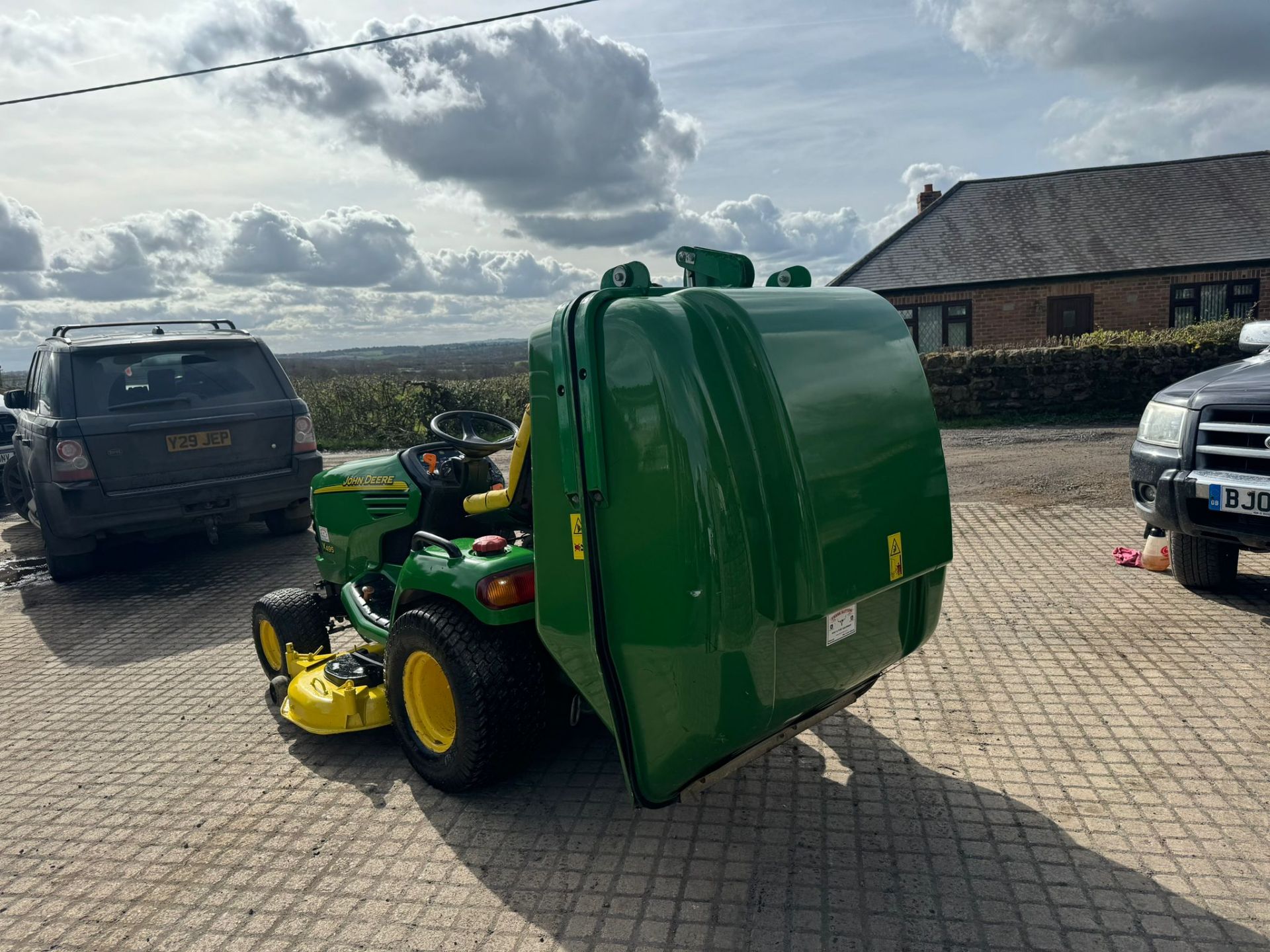 JOHN DEERE X495 RIDE ON LAWN MOWER WITH COLLECTOR *PLUS VAT* - Image 7 of 14