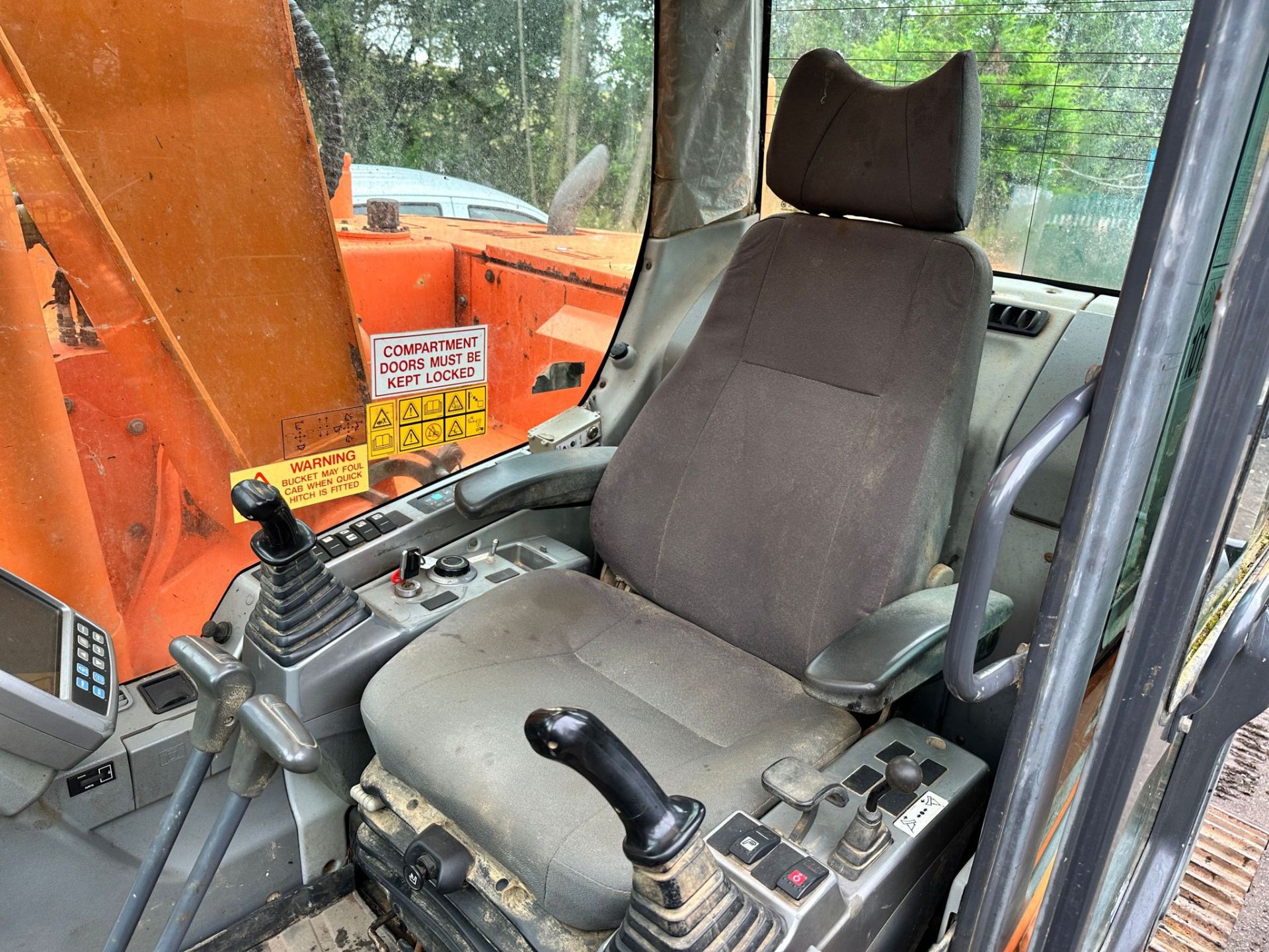 2011 DOOSAN DX140LCR EXCAVATOR WITH BLADE *PLUS VAT* - Image 11 of 26