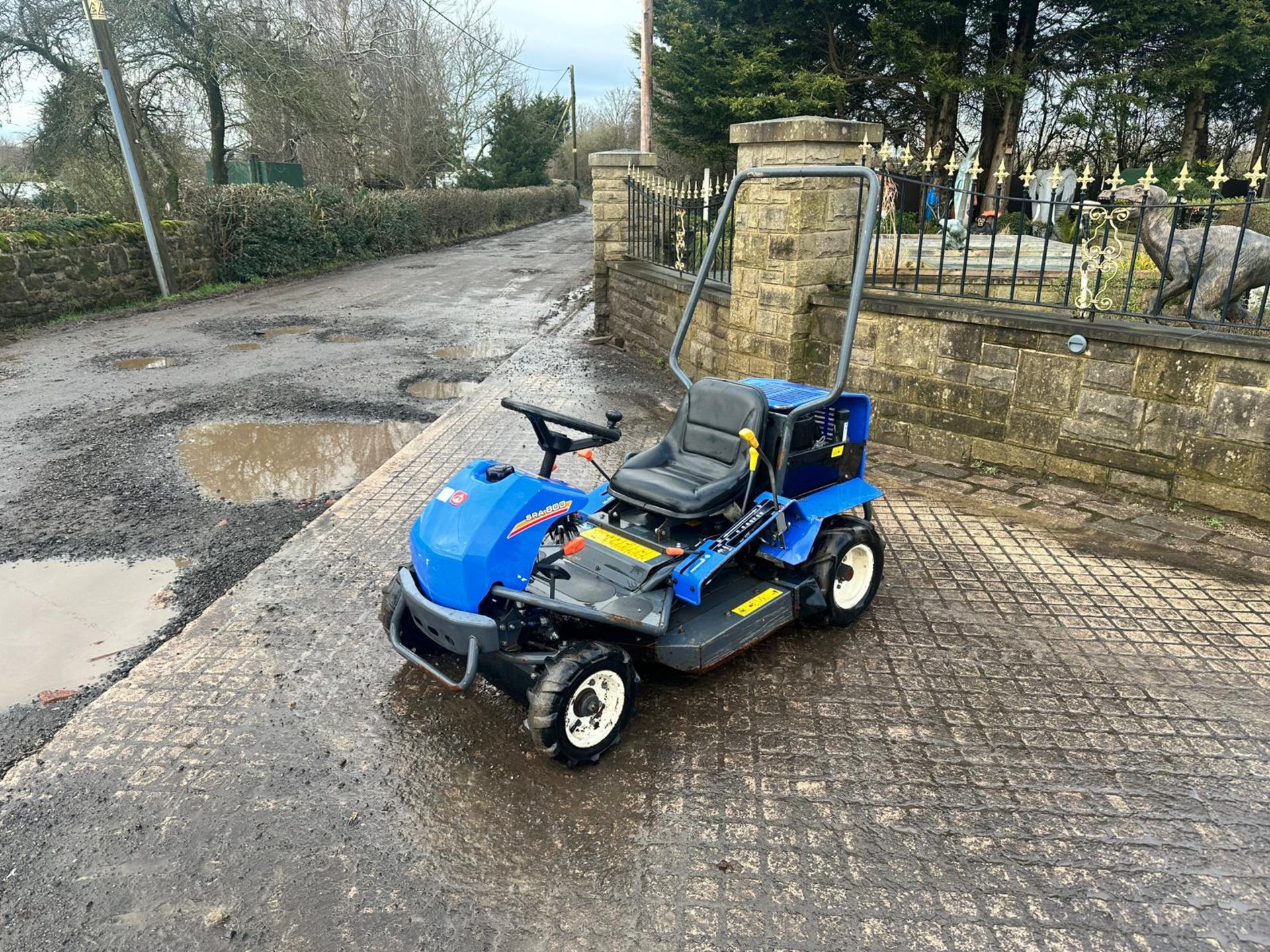 2015 ISEKI SRA800 RIDE ON BANK/SLOPE MOWER *PLUS VAT* - Image 4 of 12