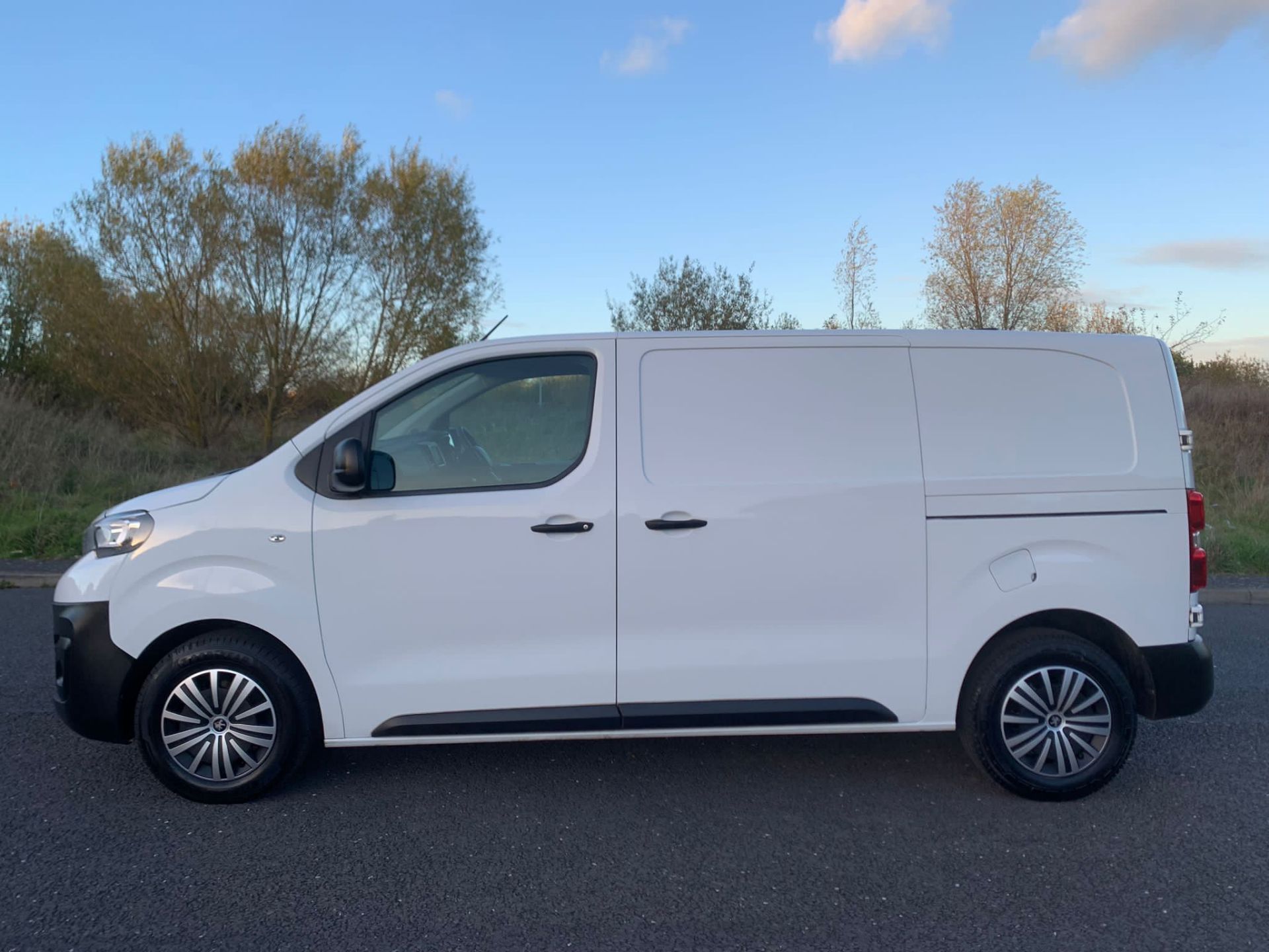 2017 PEUGEOT EXPERT PRO STANDARD BLUE HDI WHITE PANEL VAN *NO VAT* - Image 5 of 41