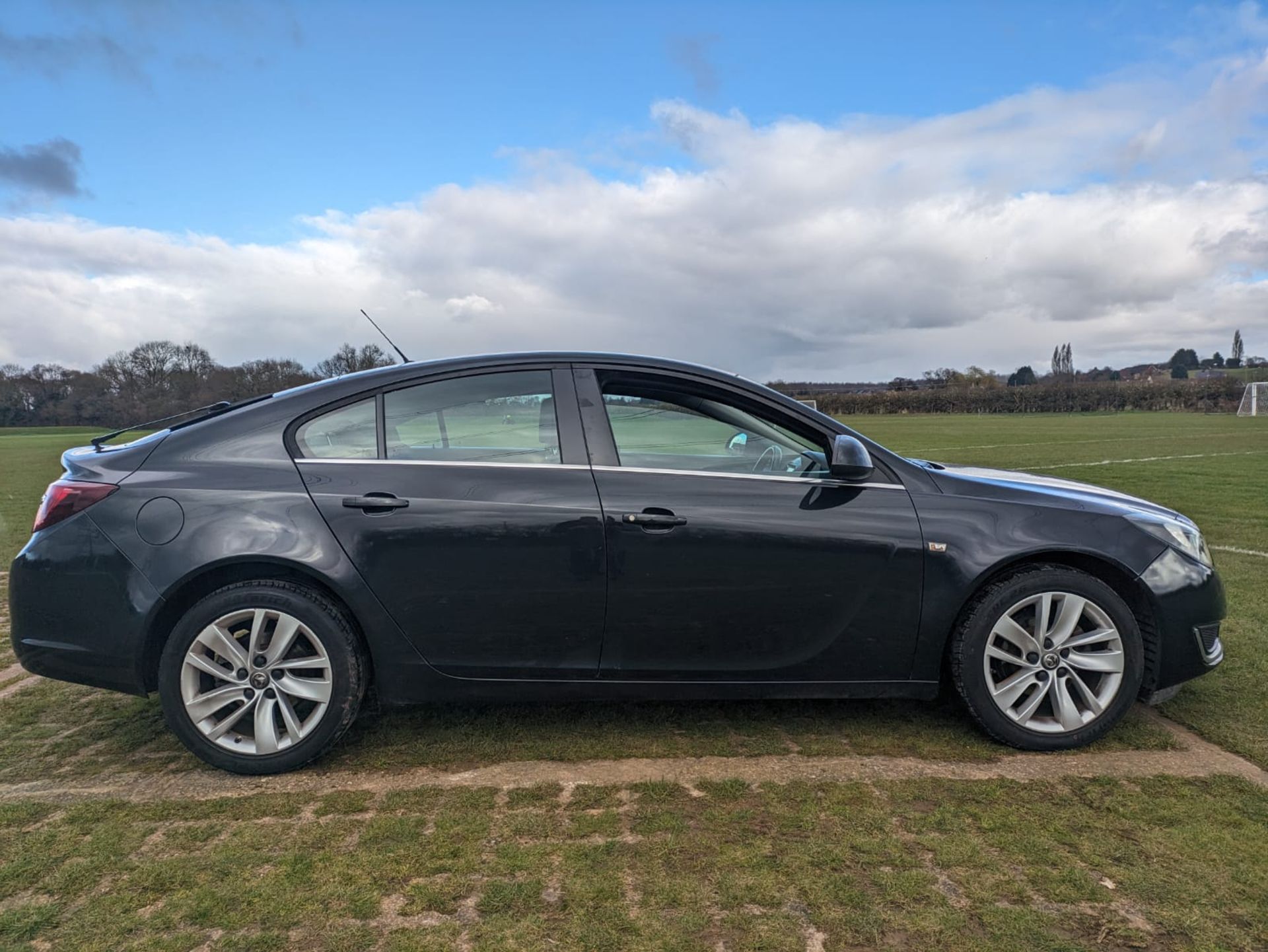 2016 VAUXHALL INSIGNIA DESIGN CDTI EFLEX S/S BLACK HATCHBACK *NO VAT* - Image 11 of 27