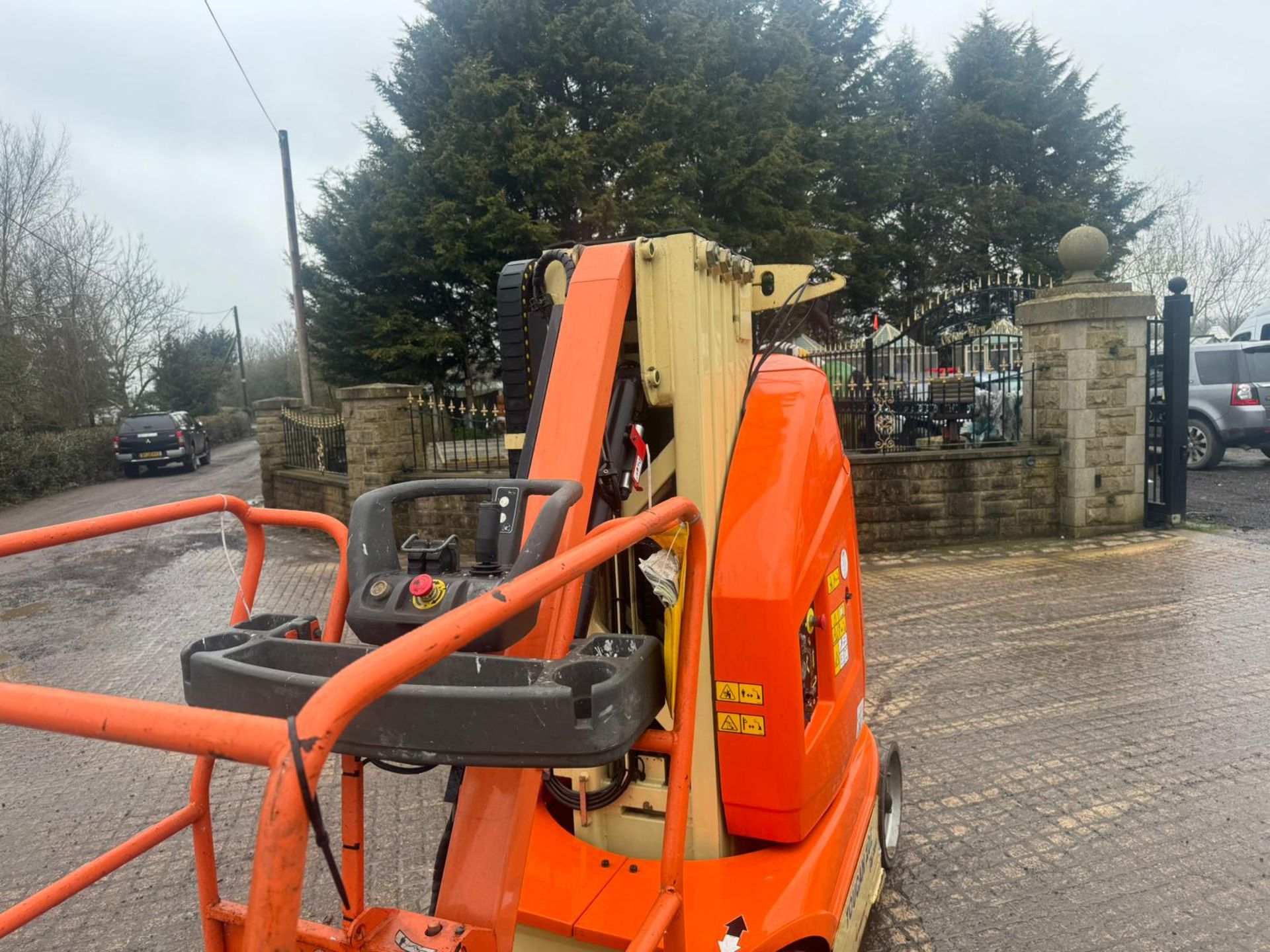 2013 JLG TOUCAN 10E ELECTRIC VERTICAL MAST BOOM LIFT *PLUS VAT* - Image 11 of 19