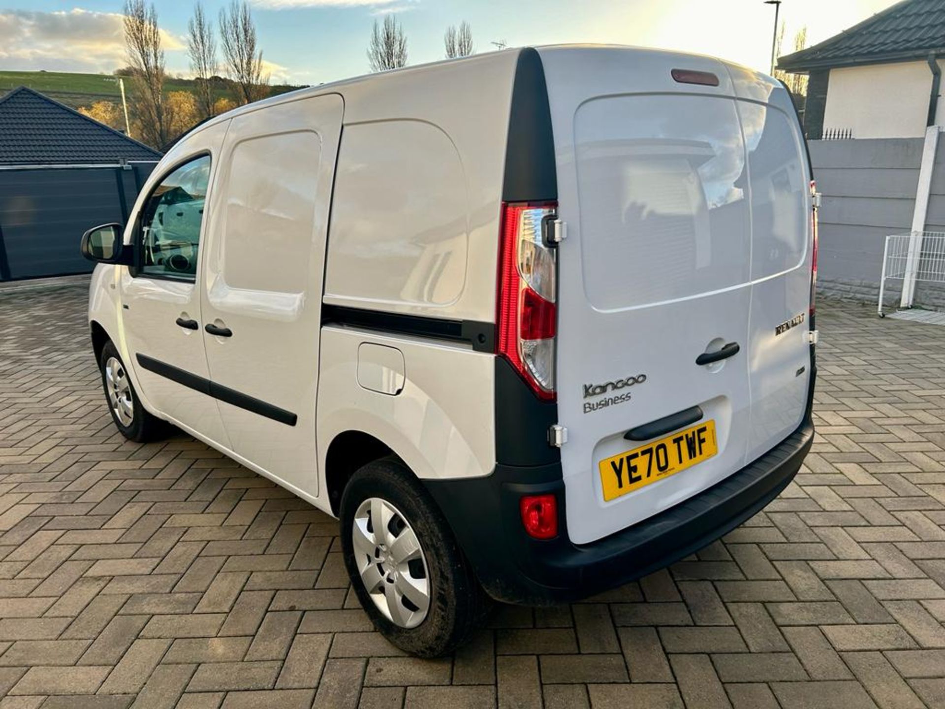 2020 RENAULT KANGOO BUSINESS ML20 I ZE 33 WHITE ELECTRIC PANEL VAN *NO VAT* - Image 4 of 16