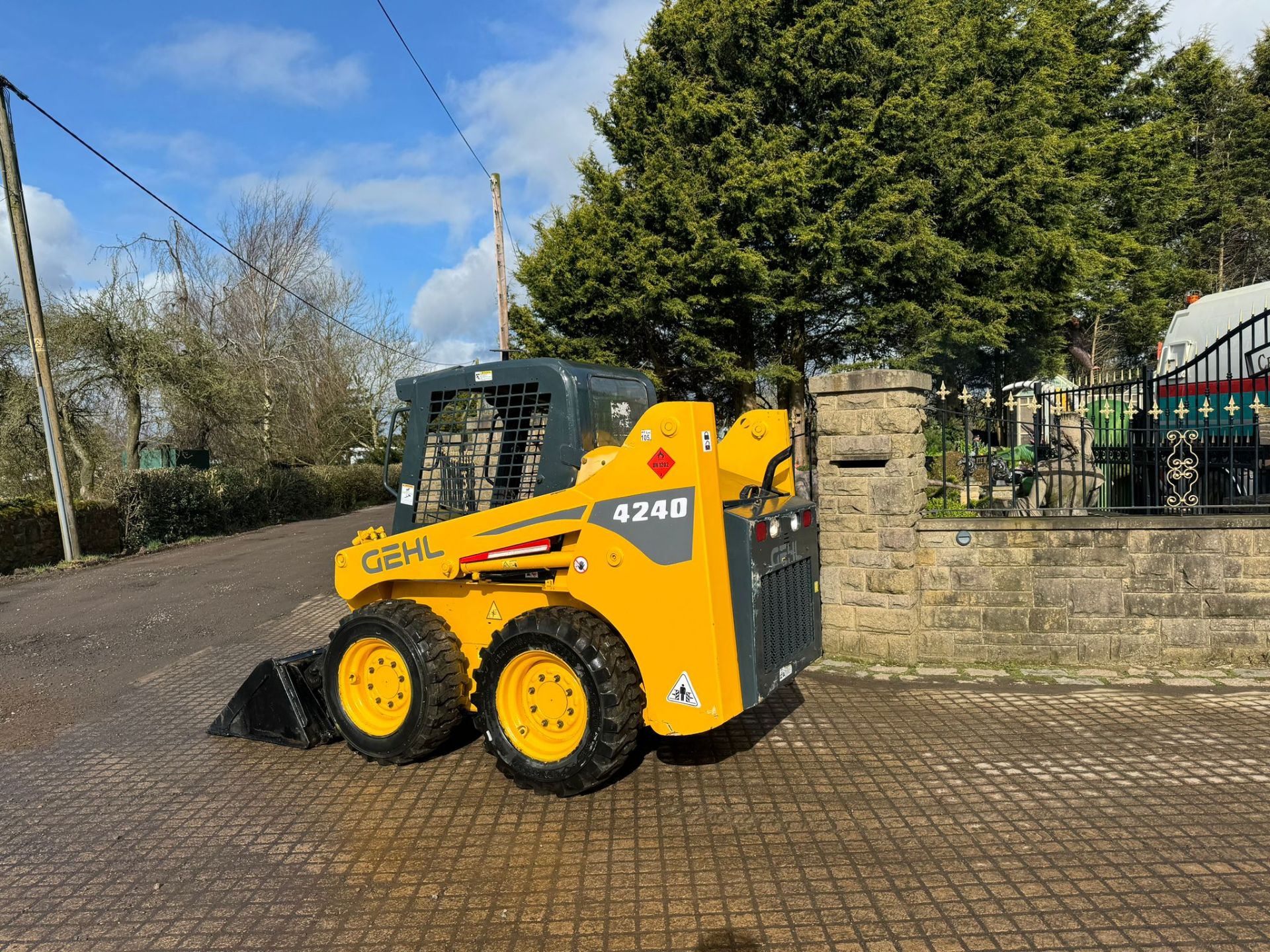 GEHL 4240 SKIDSTEER LOADER *PLUS VAT* - Image 3 of 15