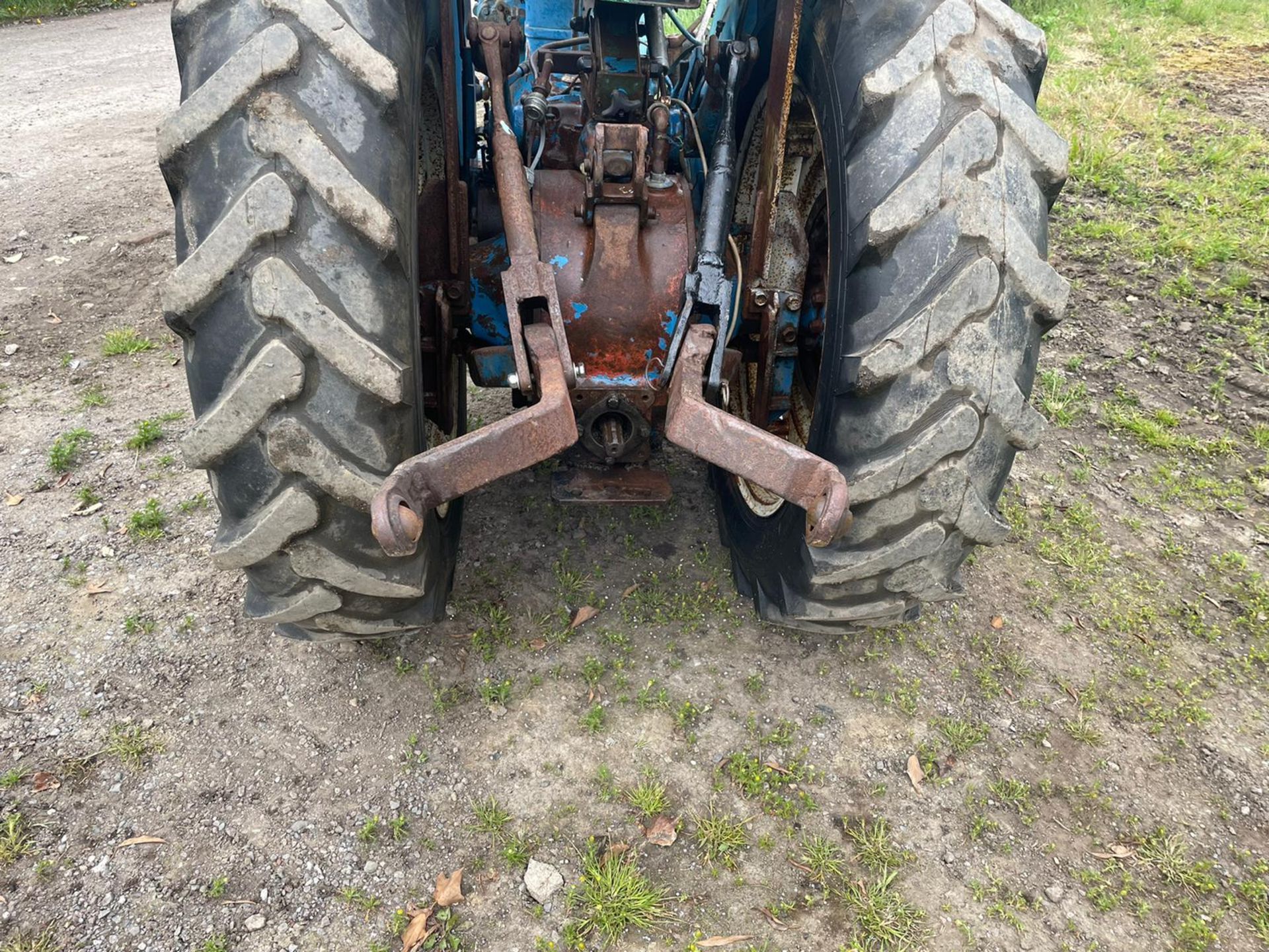 VINTAGE FORD 3000 VINYARD TRACTOR, RUNS DRIVES AND WORKS, ALL GEARS WORK *PLUS VAT* - Bild 9 aus 10