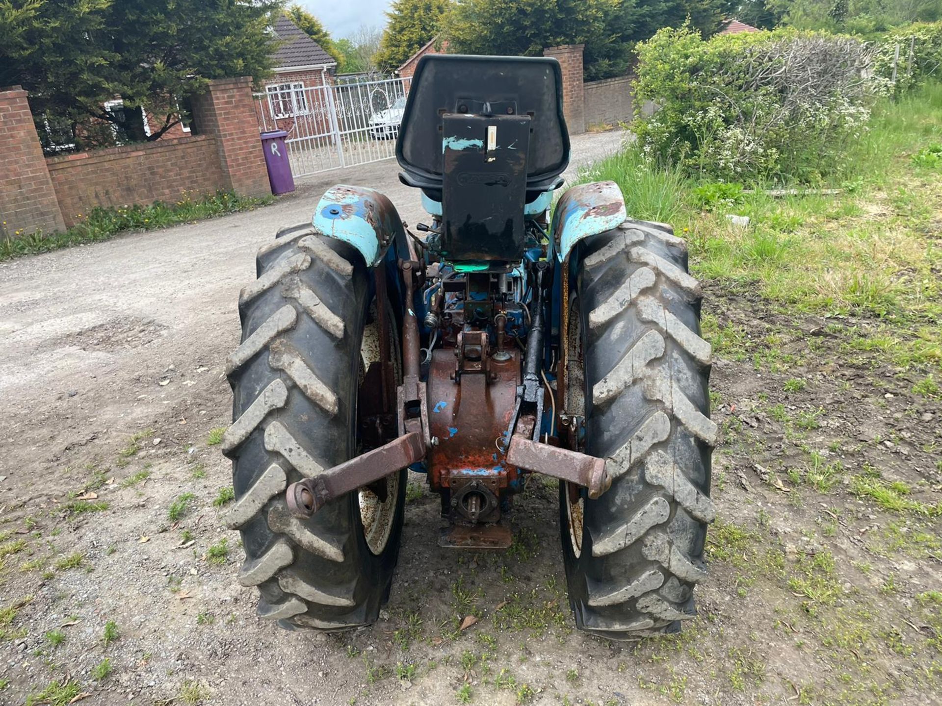 VINTAGE FORD 3000 VINYARD TRACTOR, RUNS DRIVES AND WORKS, ALL GEARS WORK *PLUS VAT* - Bild 8 aus 10