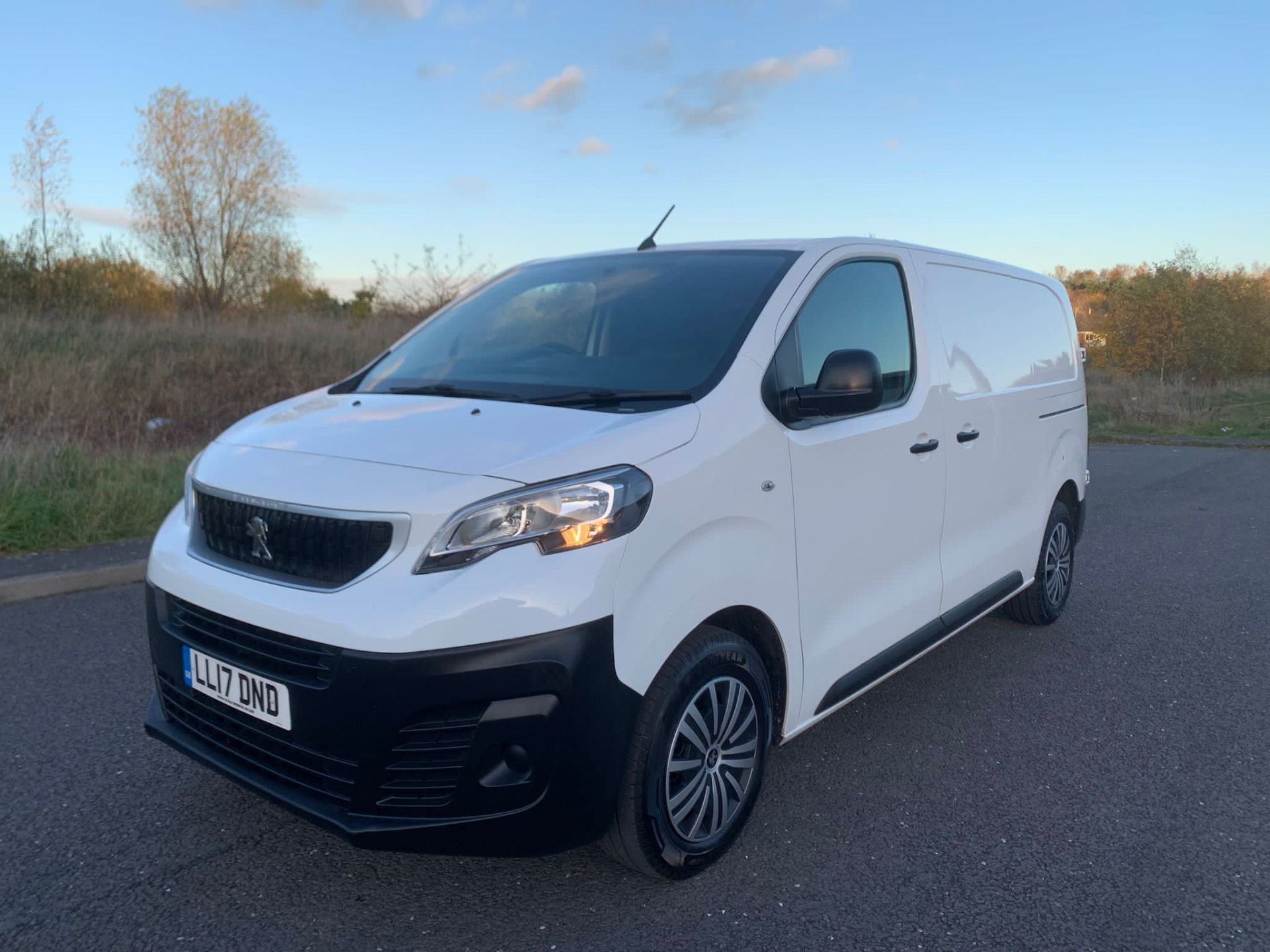 2017 PEUGEOT EXPERT PRO STANDARD BLUE HDI WHITE PANEL VAN *NO VAT* - Image 4 of 41