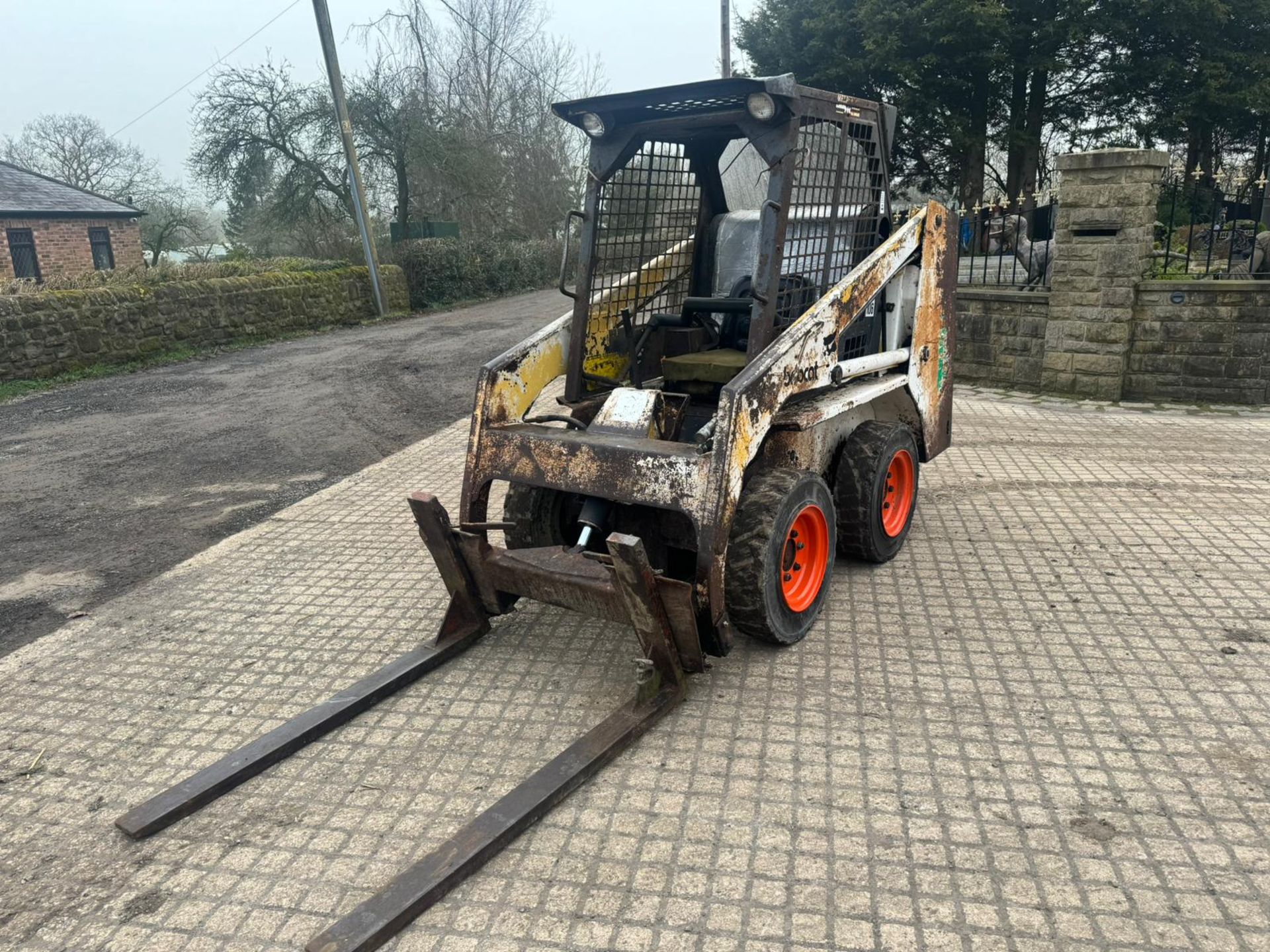 BOBCAT 641 SKIDSTEER LOADER WITH FORK ATTACHMENTS *PLUS VAT*