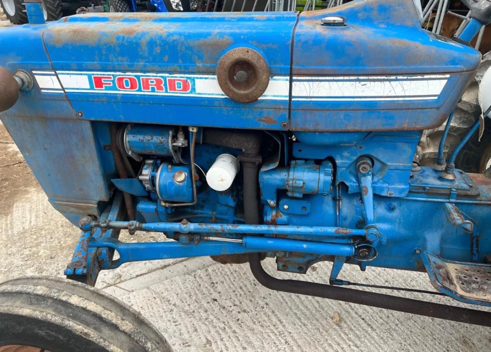 FORD 3000 PETROL VINTAGE TRACTOR *PLUS VAT* - Image 5 of 9