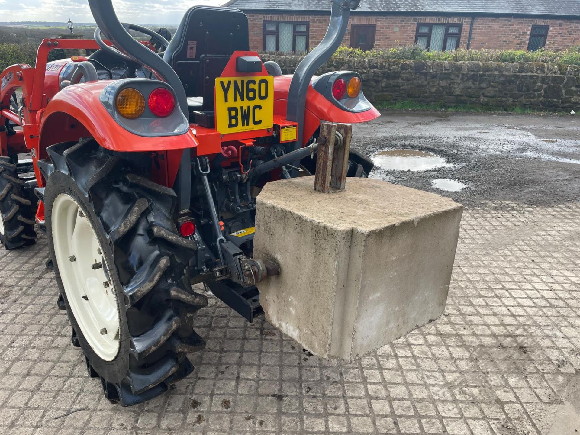 60 REG KIOTI CX27 27HP 4WD COMPACT TRACTOR WITH KIOTI KL130 FRONT LOADER AND PALLET FORKS *PLUS VAT* - Image 12 of 19