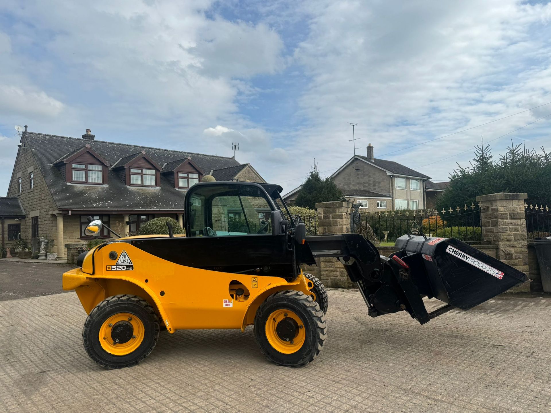 JCB 520-50 2 TON DIESEL TELESCOPIC TELEHANDLER BUCKET AND FORKS *PLUS VAT* - Image 17 of 27