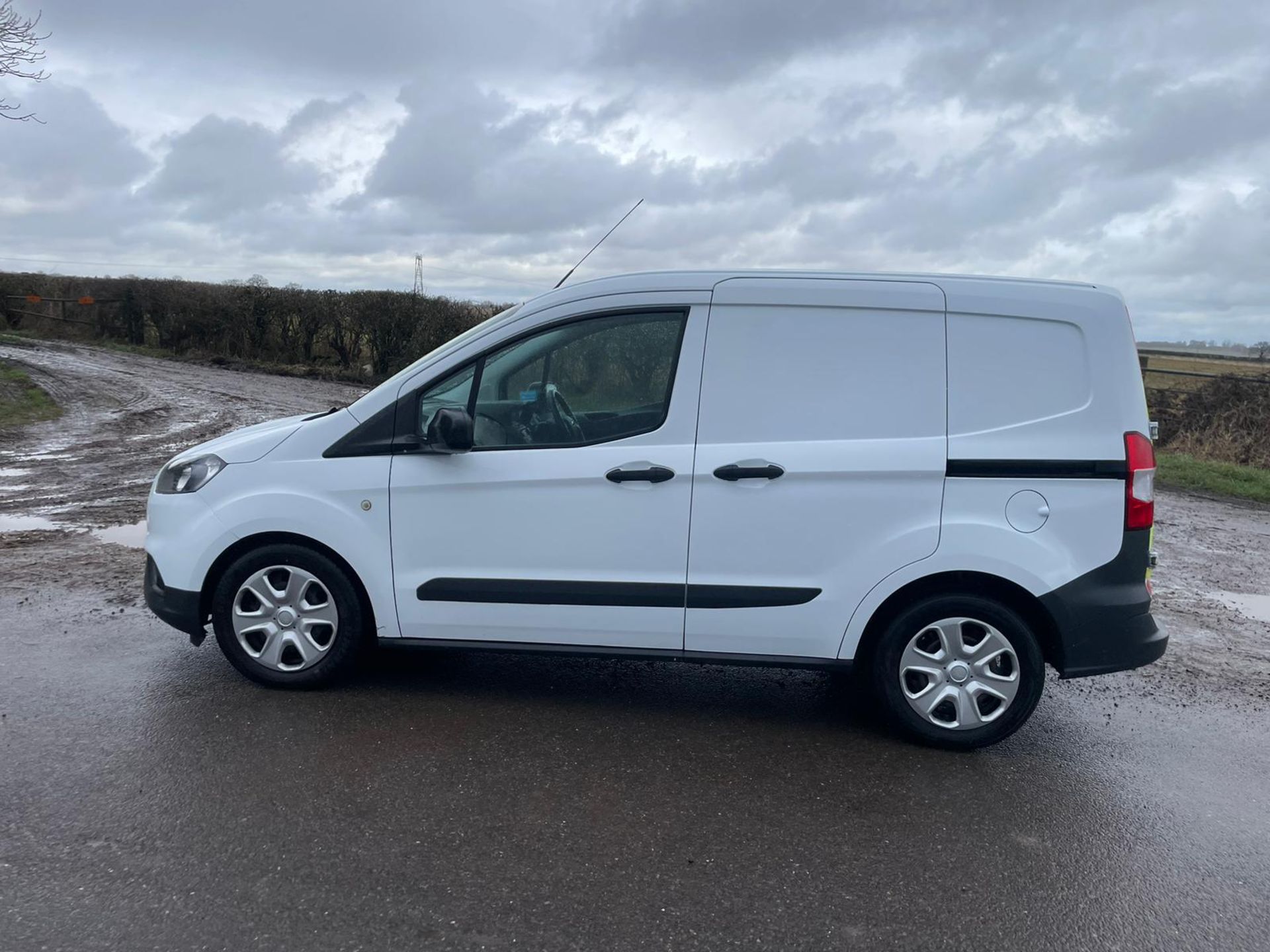 2019/68 REG FORD TRANSIT COURIER TREND TDCI 1.5 DIESEL MANUAL PANEL VAN, SHOWING 1 FORMER KEEPER - Image 4 of 13