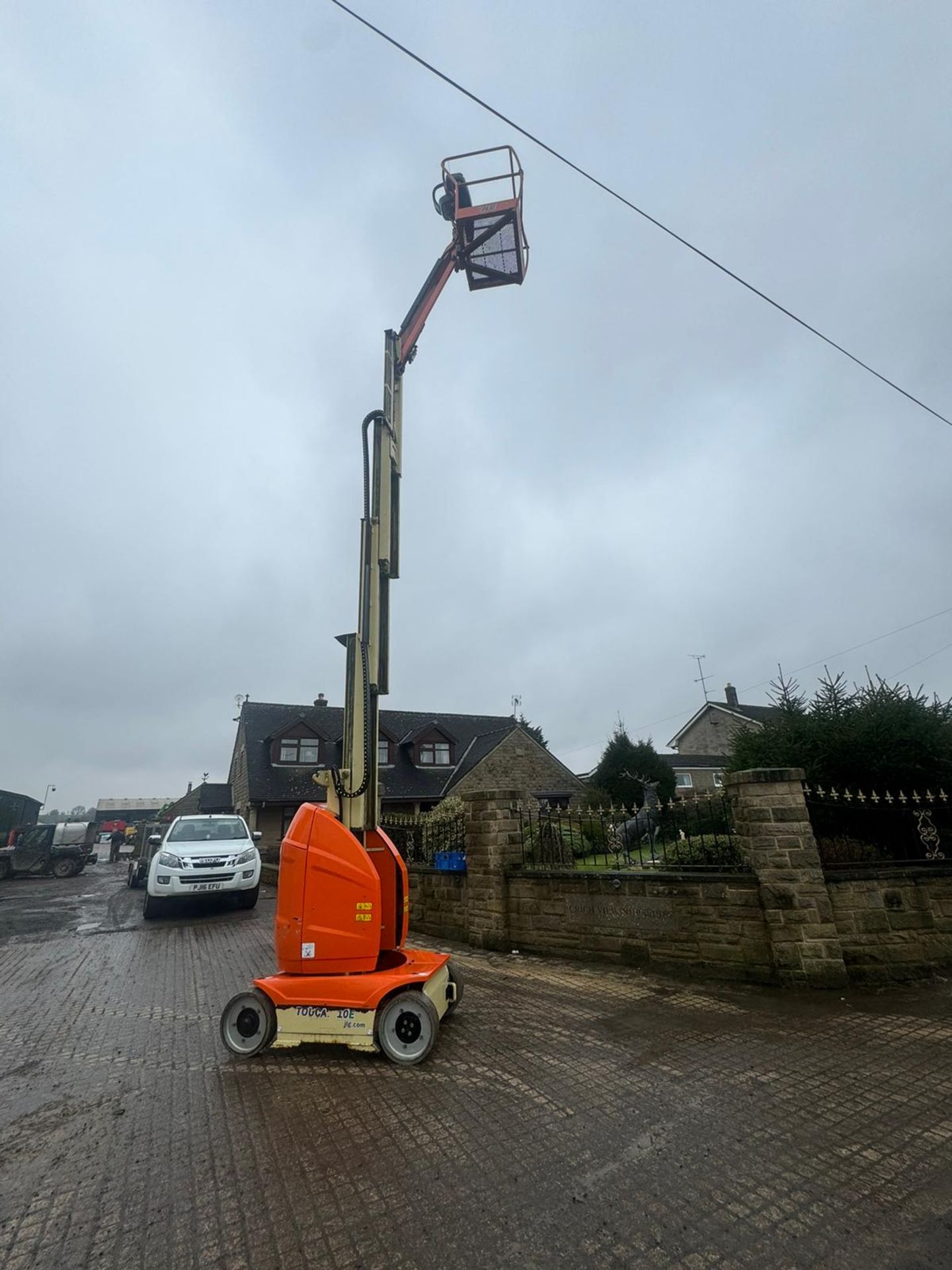 2013 JLG TOUCAN 10E ELECTRIC VERTICAL MAST BOOM LIFT *PLUS VAT* - Image 14 of 19