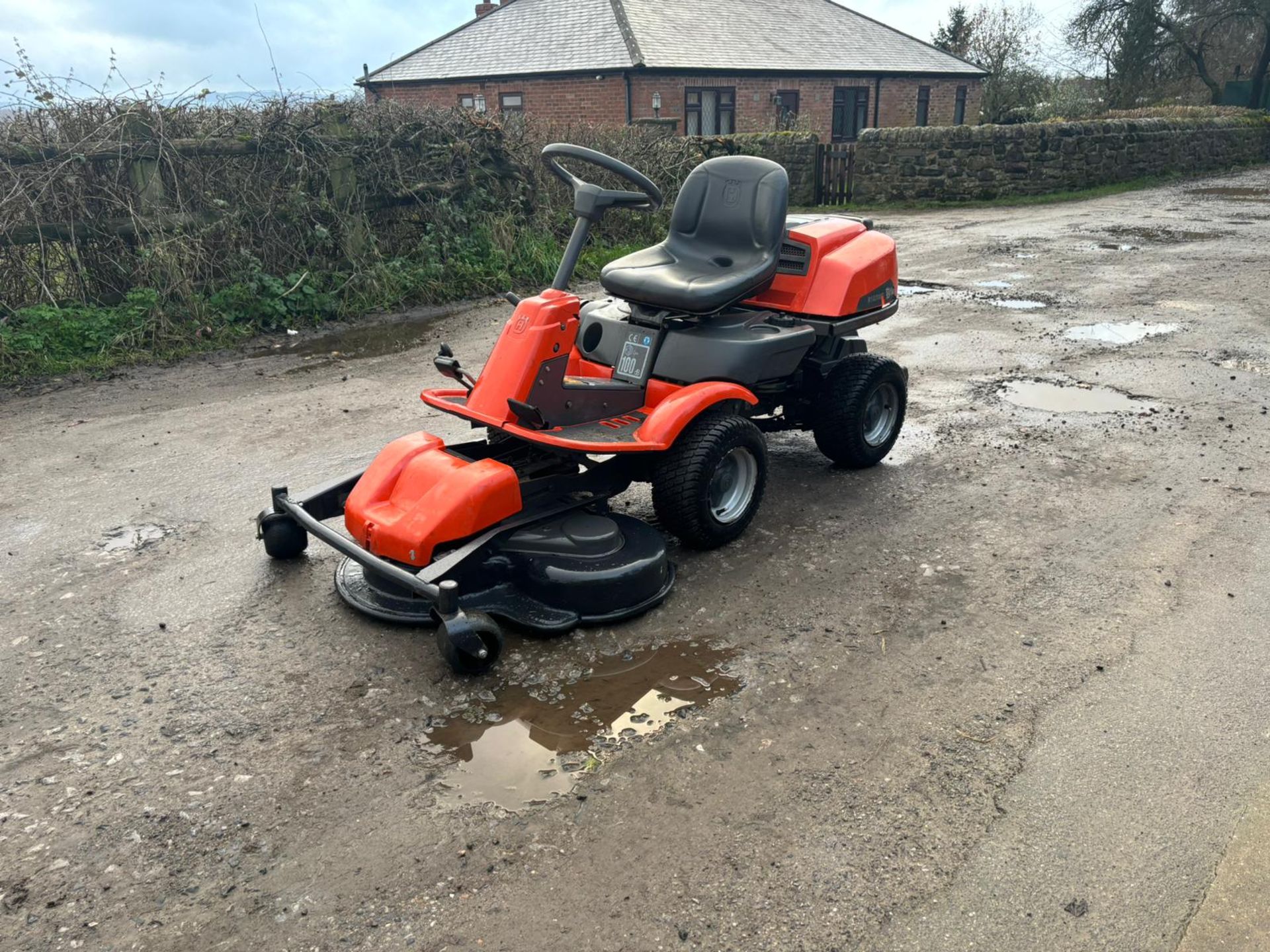 HUSQVARNA R18 AWD OUTFRONT RIDE ON LAWN MOWER *PLUS VAT* - Image 6 of 18