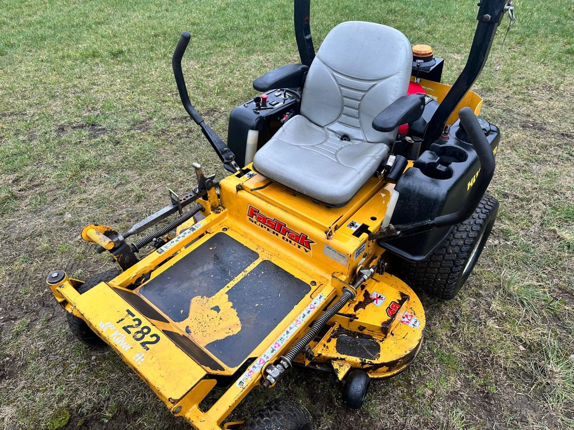 Hustler FastTrak Heavy Duty Zero Turn Ride On Mower *PLUS VAT* - Bild 4 aus 11