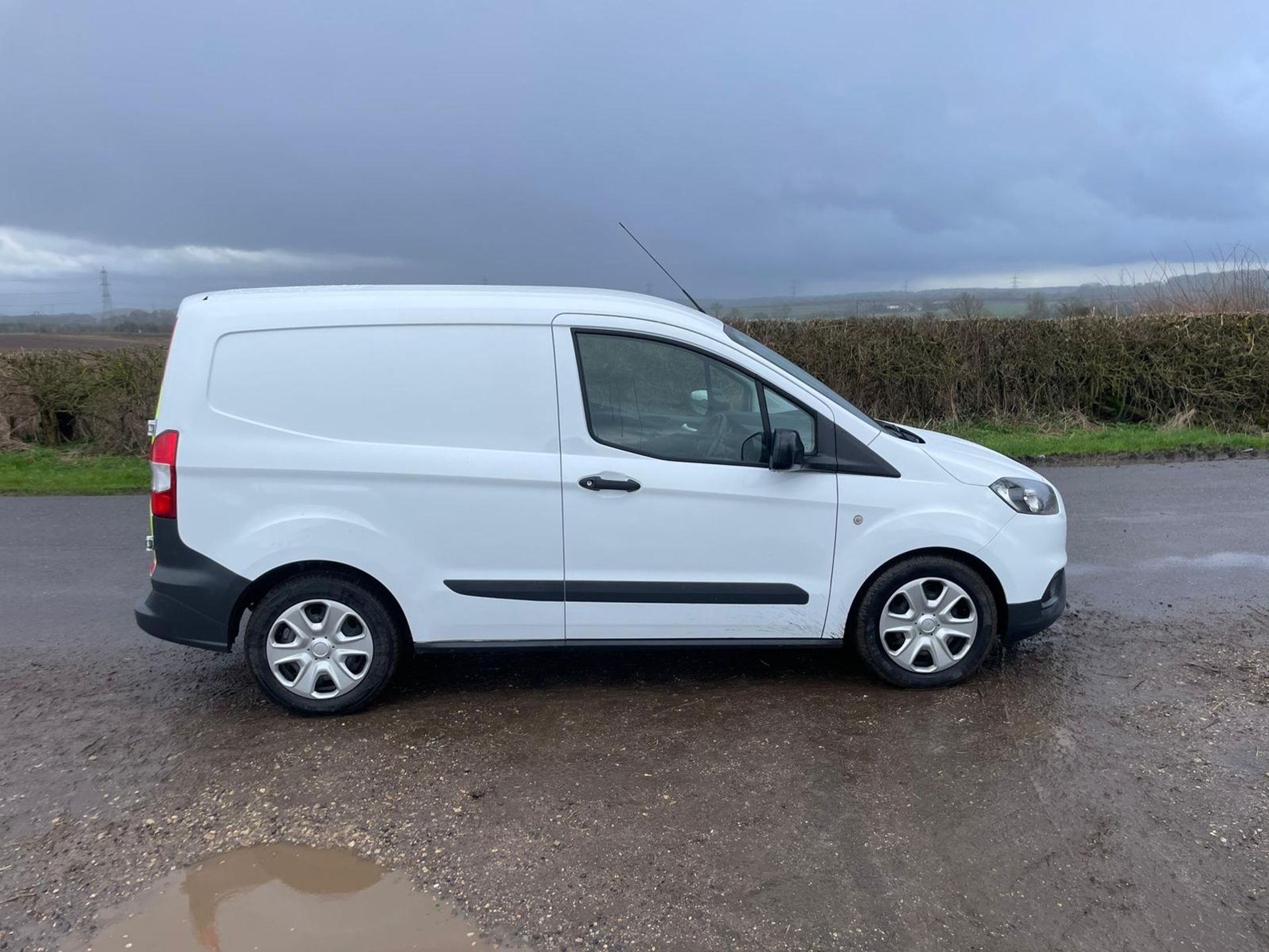 2019/68 REG FORD TRANSIT COURIER TREND TDCI 1.5 DIESEL MANUAL PANEL VAN, SHOWING 1 FORMER KEEPER - Image 8 of 13