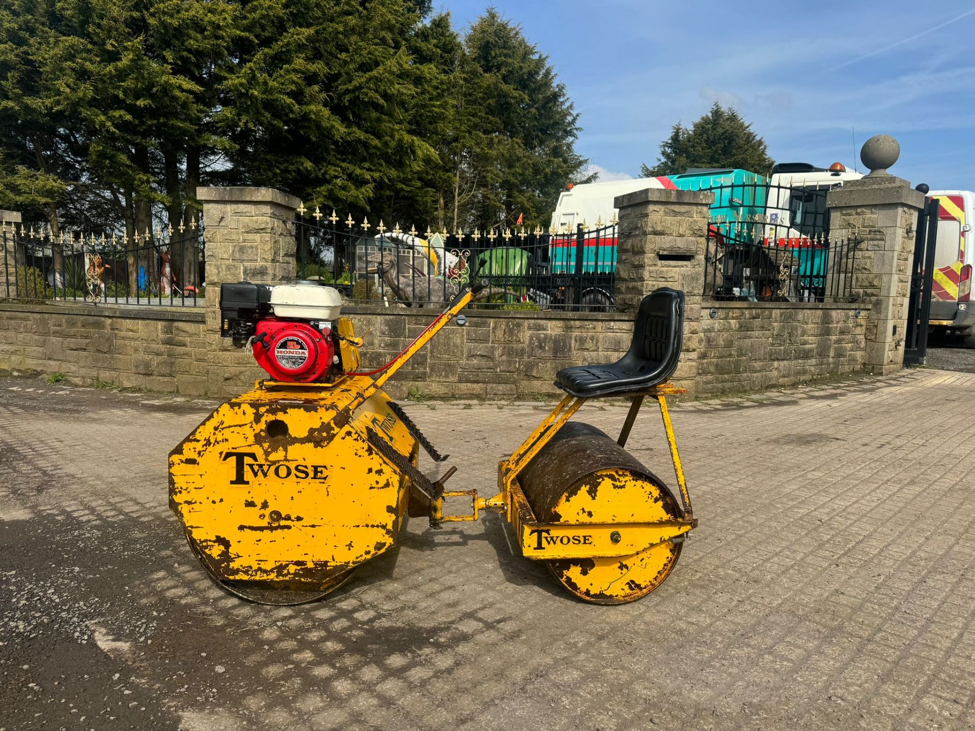 TWOSE RIDE ON ROLLER GOLF COUSE ROLLER CRICKET PITCH ROLLER *PLUS VAT* - Image 6 of 9