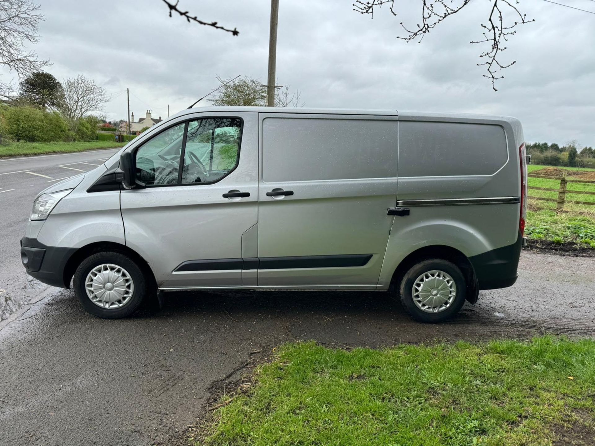 2014/64 REG FORD TRANSIT CUSTOM 270 TREND ETECH 2.2 DIESEL SILVER PANEL VAN *NO VAT* - Image 4 of 14