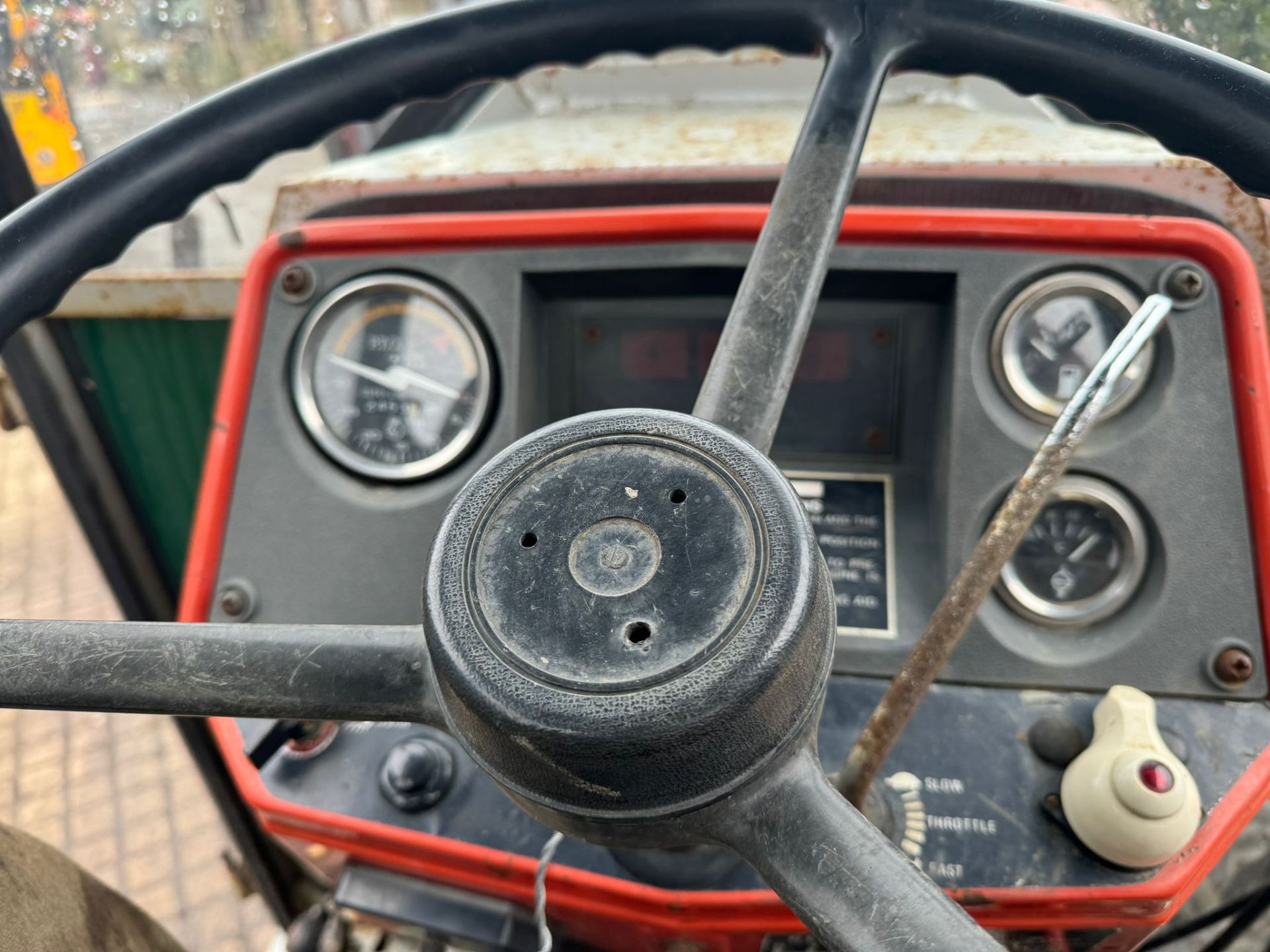 MASSEY FERGUSON 1030 26HP 4WD COMPACT TRACTOR WITH LEWIS LOADER AND BUCKET *PLUS VAT* - Image 12 of 13