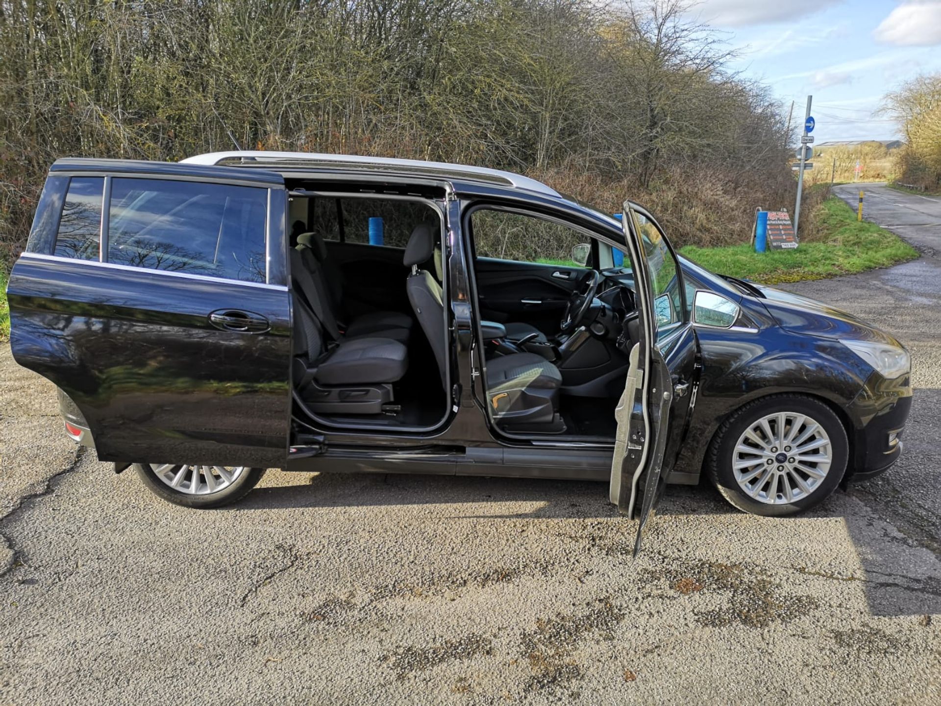 2017 FORD GRAND C-MAX TITANIUM TDCI AUTO BLACK 7 SEATER MPV *NO VAT* - Image 8 of 14