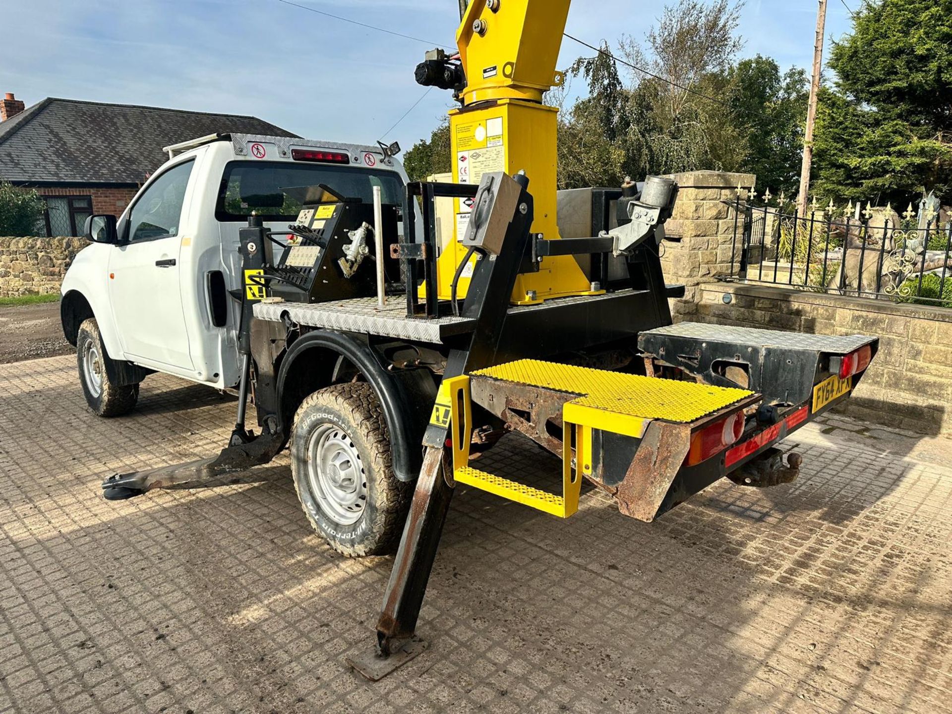 2014/64 ISUZU D-MAX S/C 2.5 TWIN TURBO 4WD PICKUP TRUCK WITH VERSALIFT CHERRY PICKER *PLUS VAT* - Image 9 of 30