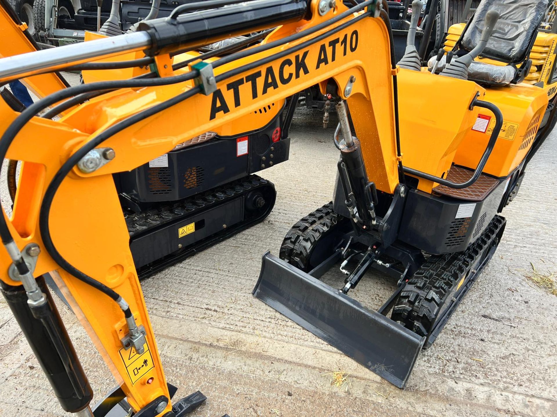 Unused Attack AT10 1 Ton Mini Digger With Blade - Runs Drives And Digs *PLUS VAT* - Bild 15 aus 17