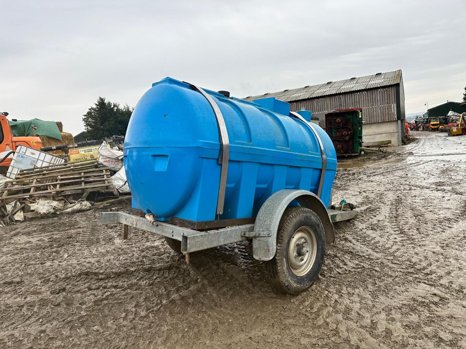 2010 MAIN H2500 SINGLE AXLE WATER BOWSER *PLUS VAT* - Image 4 of 11