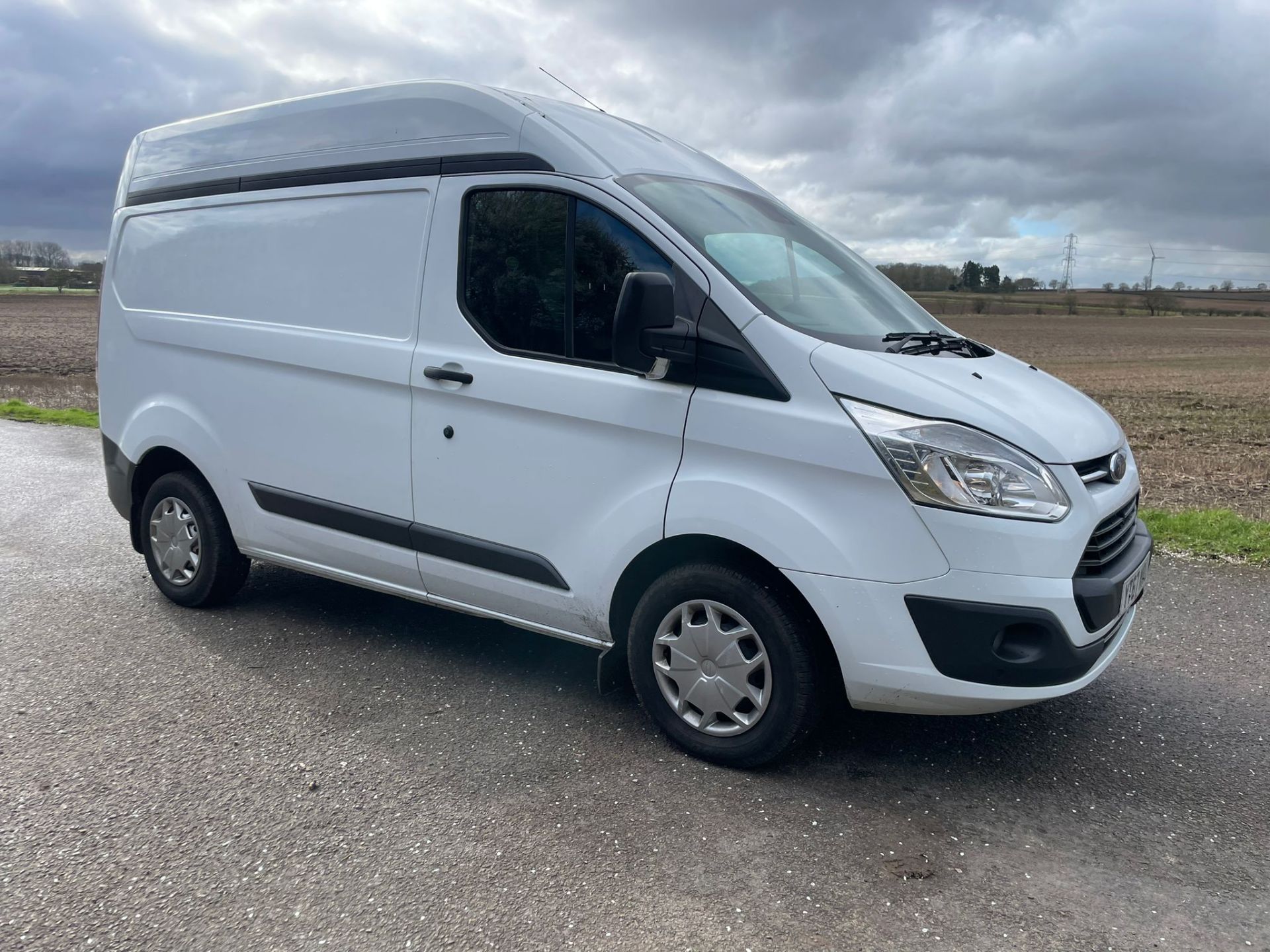 2017/67 REG FORD TRANSIT CUSTOM 290 TREND 2.0 DIESEL WHITE PANEL VAN, SHOWING 1 FORMER KEEPER - Image 9 of 14