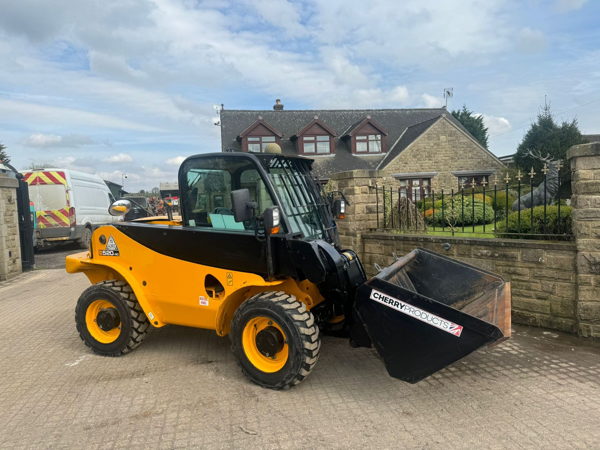 JCB 520-50 2 TON DIESEL TELESCOPIC TELEHANDLER BUCKET AND FORKS *PLUS VAT*