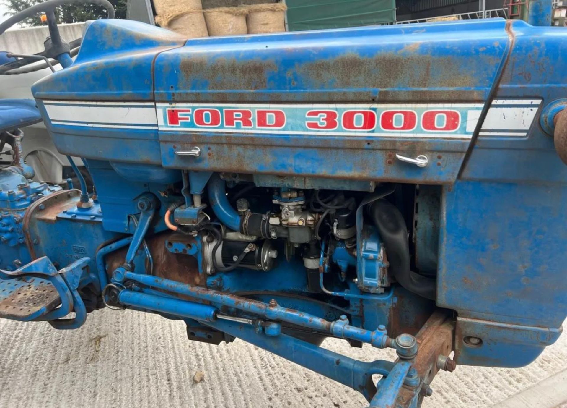 FORD 3000 PETROL VINTAGE TRACTOR *PLUS VAT* - Image 6 of 9