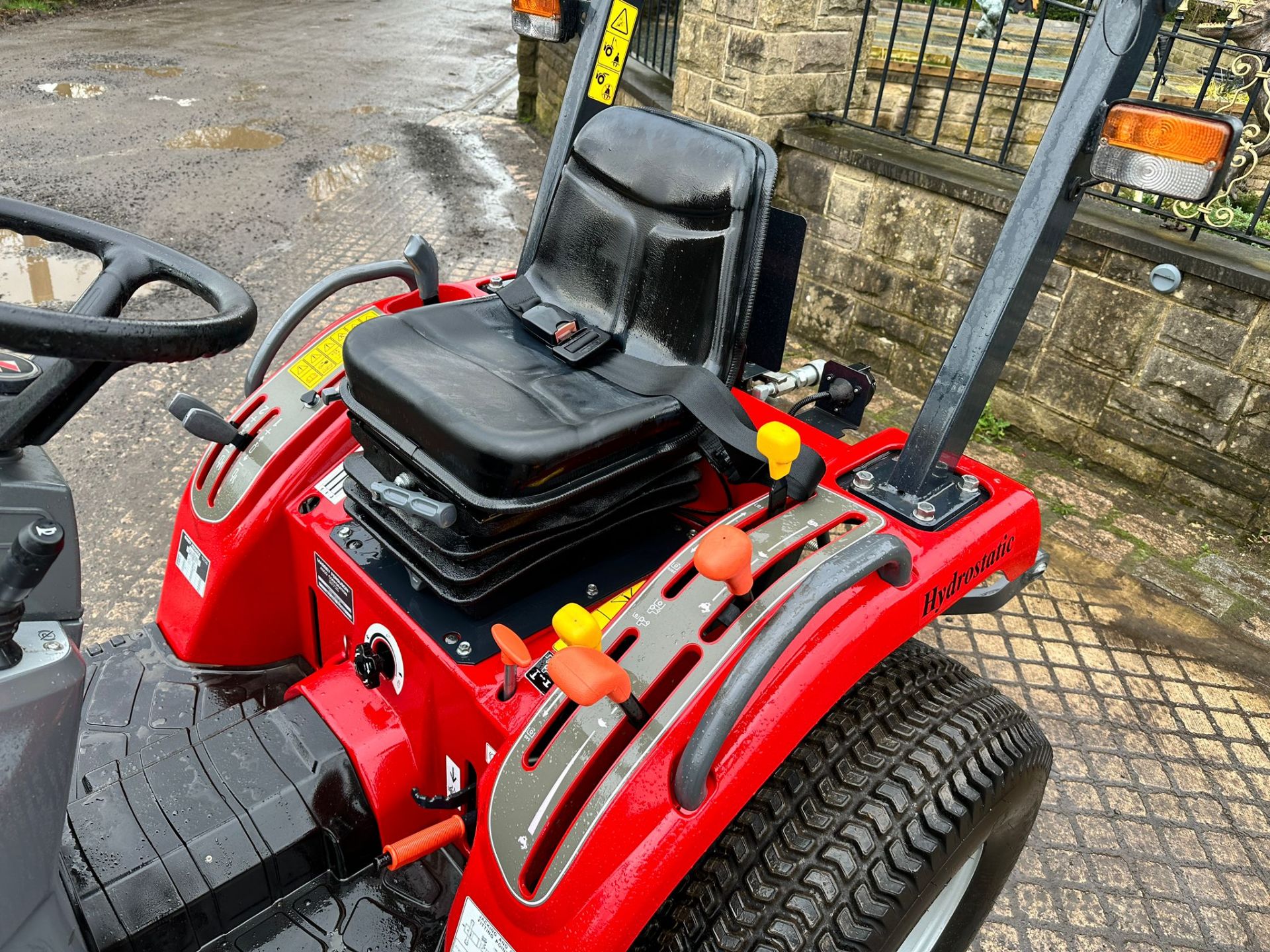 NEW/UNUSED MASSEY FERGUSON 1525 25HP 4WD COMPACT TRACTOR *PLUS VAT* - Image 11 of 16