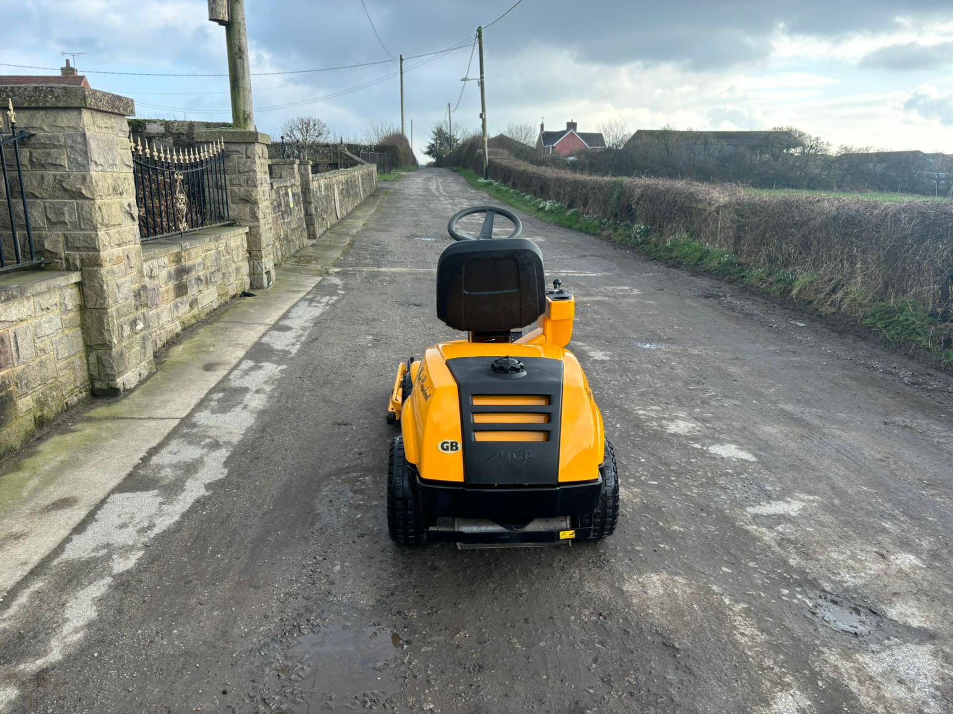 STIGA PARK PRESIDENT OUTFRONT RIDE ON MOWER *PLUS VAT* - Image 5 of 10