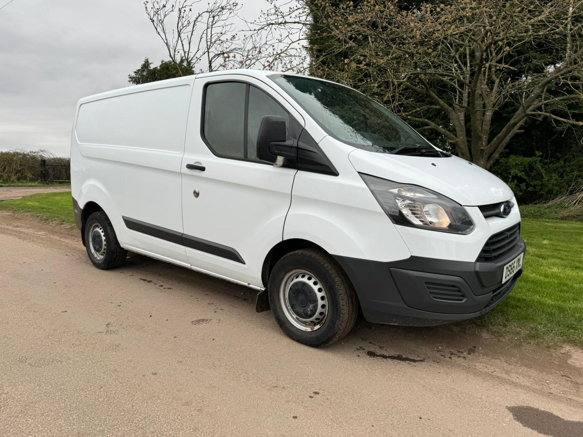 2016/66 REG FORD TRANSIT CUSTOM 290 2.0 DIESEL MANUAL PANEL VAN, SHOWING 1 FORMER KEEPER *PLUS VAT*