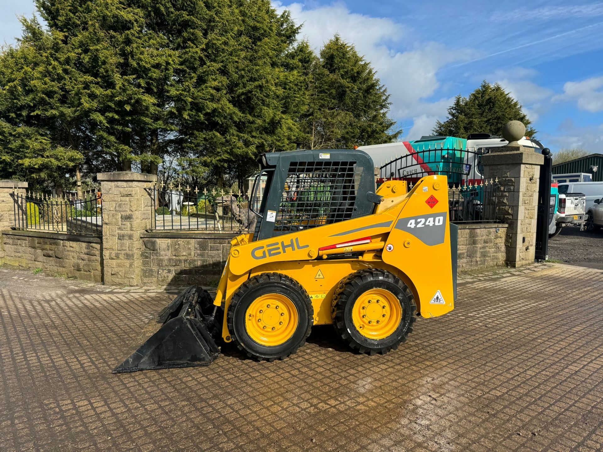 GEHL 4240 SKIDSTEER LOADER *PLUS VAT* - Image 2 of 15