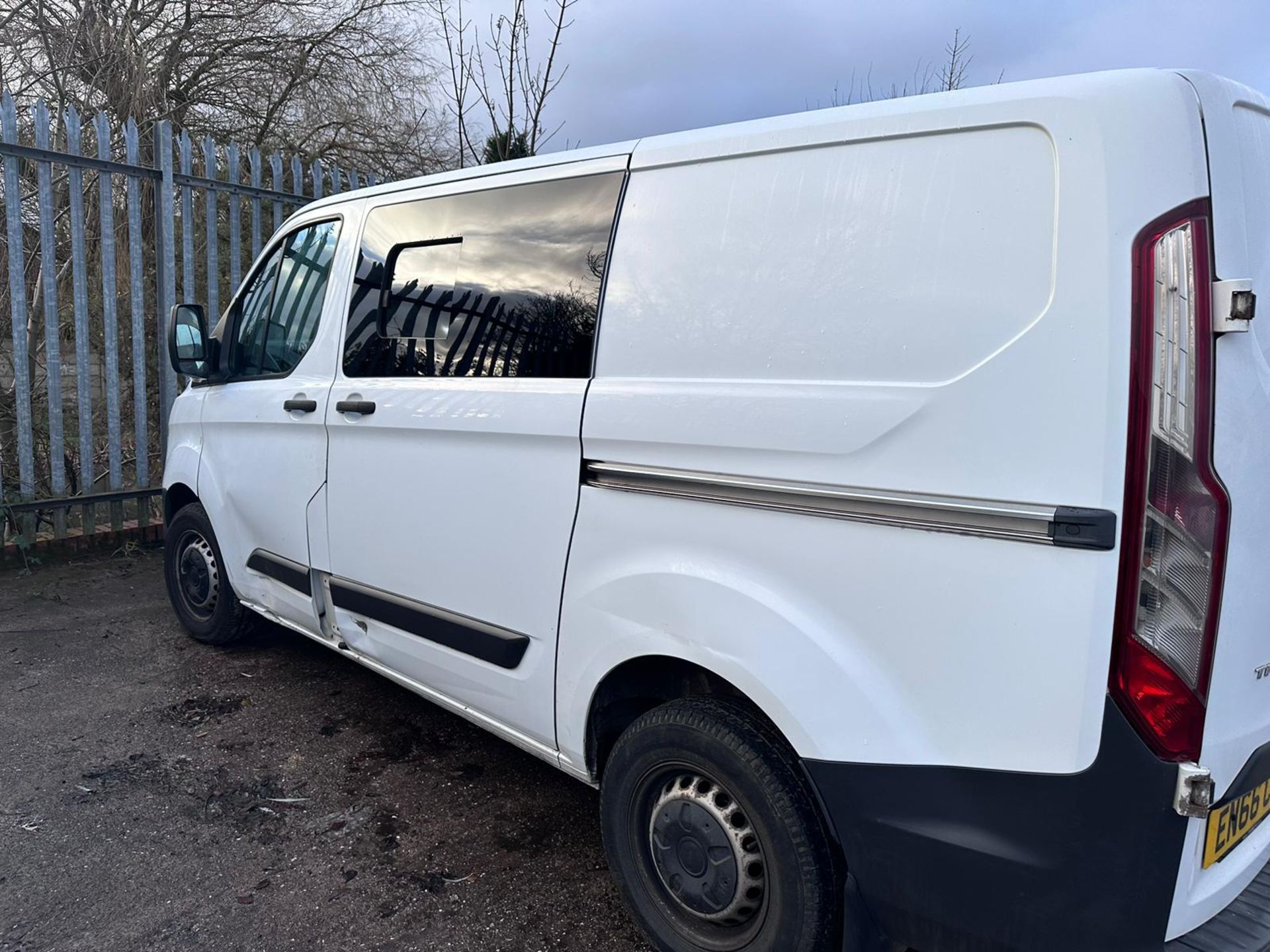 2016 FORD TRANSIT CUSTOM 270 WHITE PANEL VAN *PLUS VAT* - Image 4 of 12