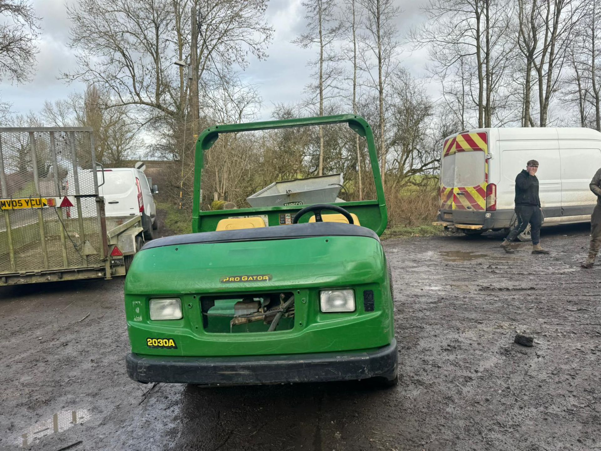 JOHN DEERE PRO GATOR WITH TOP DRESSER *PLUS VAT* - Image 3 of 8