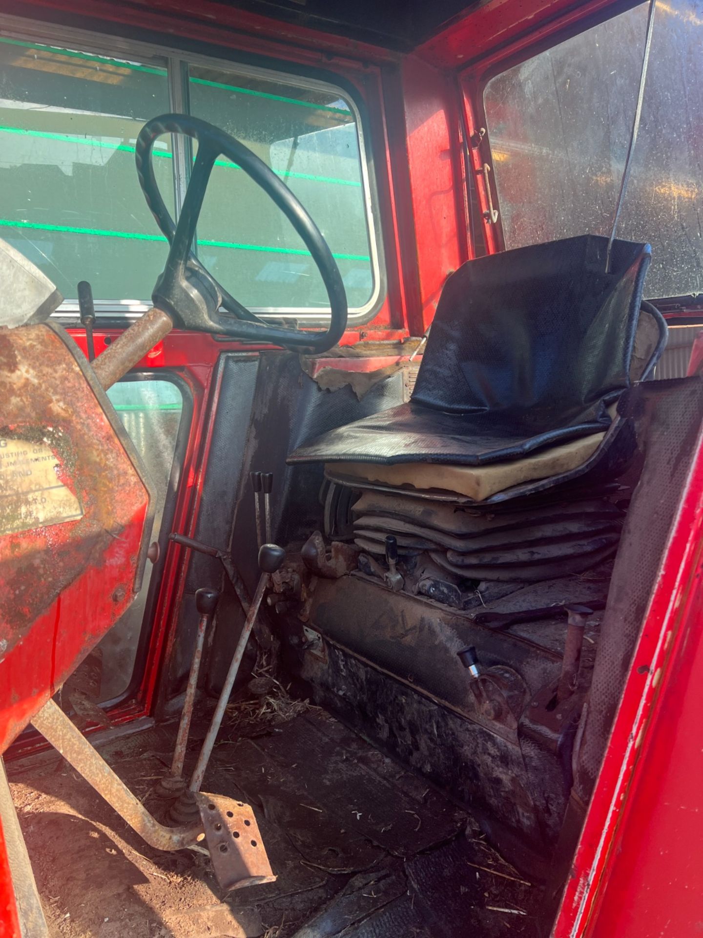 MASSEY FERGUSON 590 TRACTOR WITH FRONT LOADER AND BALE SPIKE *PLUS VAT* - Image 8 of 8