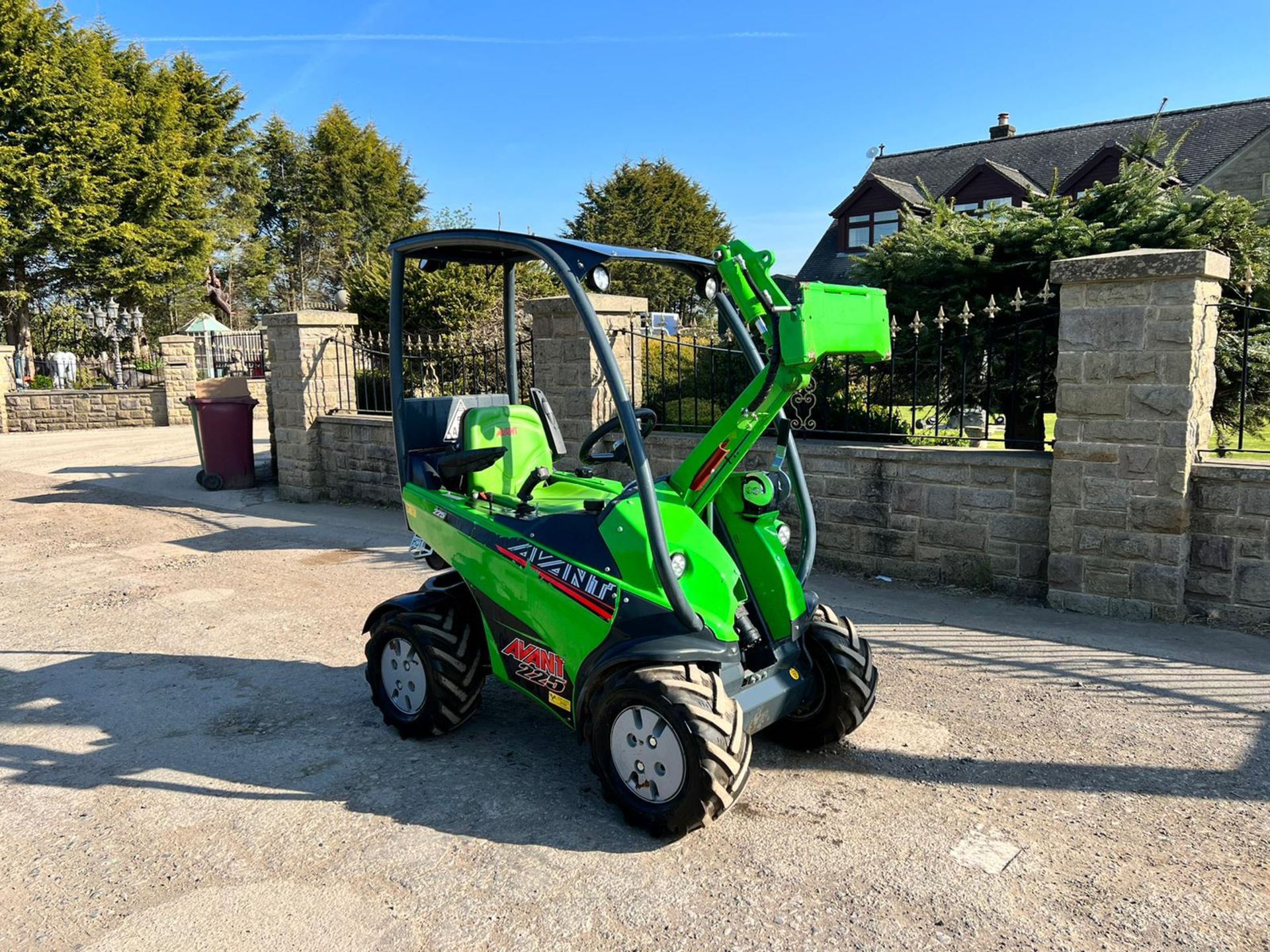 2020 AVANT 225 4WD COMPACT LOADER WITH BUCKET *PLUS VAT* - Image 2 of 14