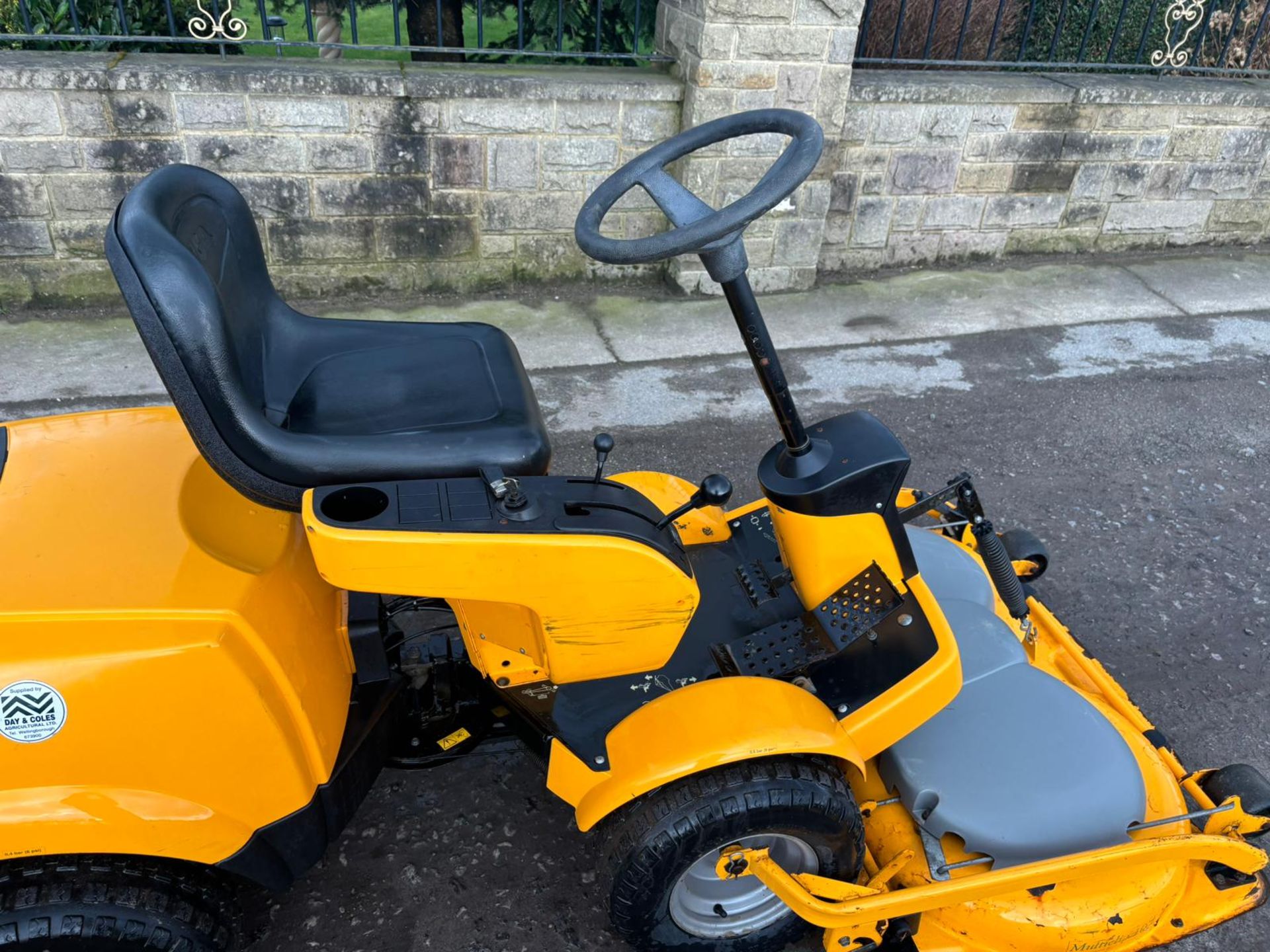 STIGA PARK PRESIDENT OUTFRONT RIDE ON MOWER *PLUS VAT* - Image 8 of 10