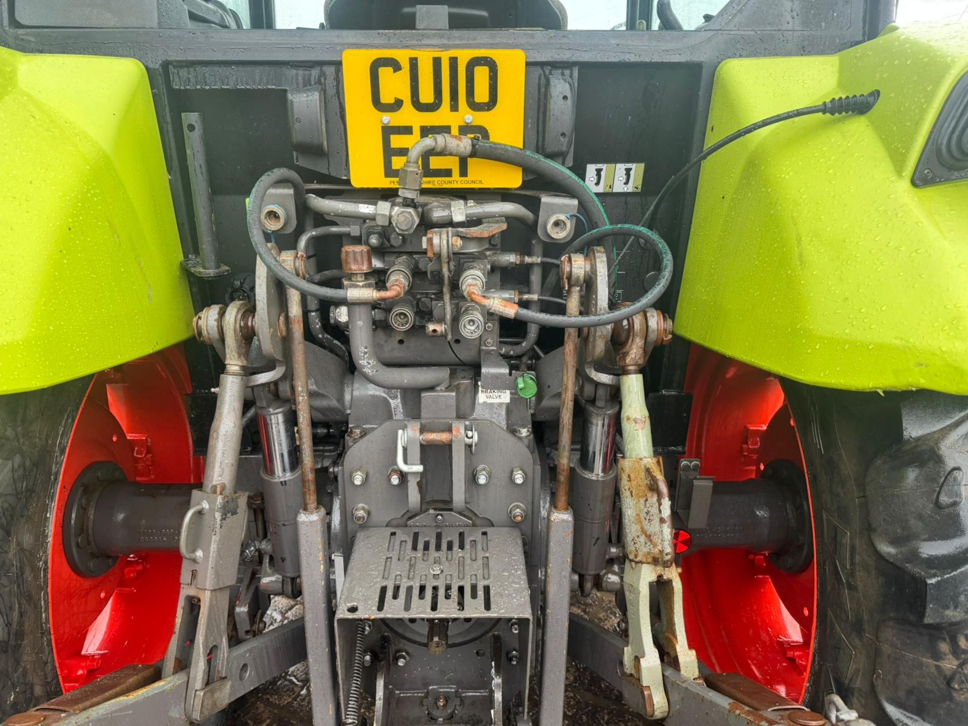 2010 CLASS AXIOS 330CX 92HP PREMIUM TRACTOR WITH QUICKE Q40 FRONT LOADER *PLUS VAT* - Image 15 of 28
