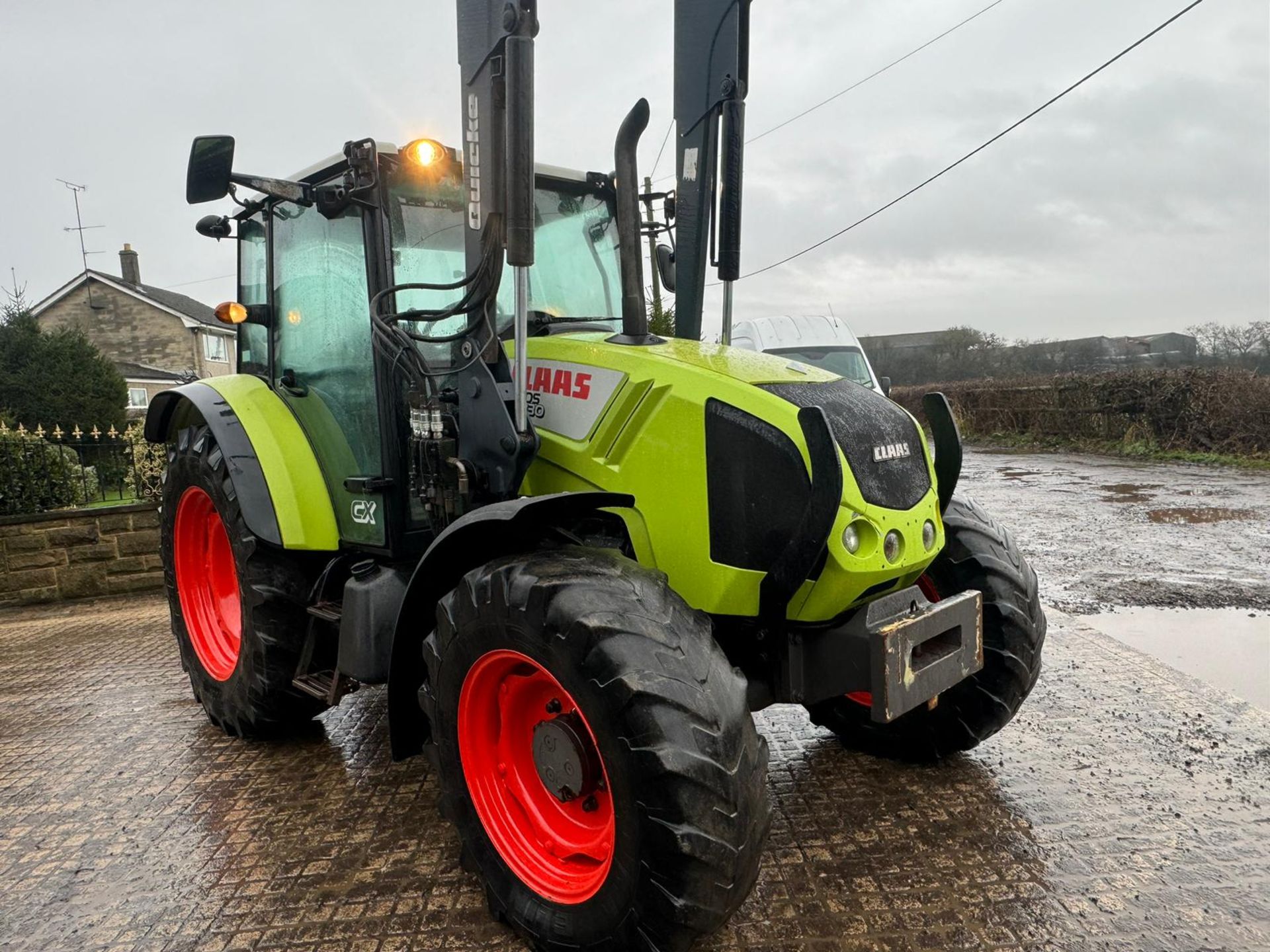 2010 CLASS AXIOS 330CX 92HP PREMIUM TRACTOR WITH QUICKE Q40 FRONT LOADER *PLUS VAT* - Image 3 of 28
