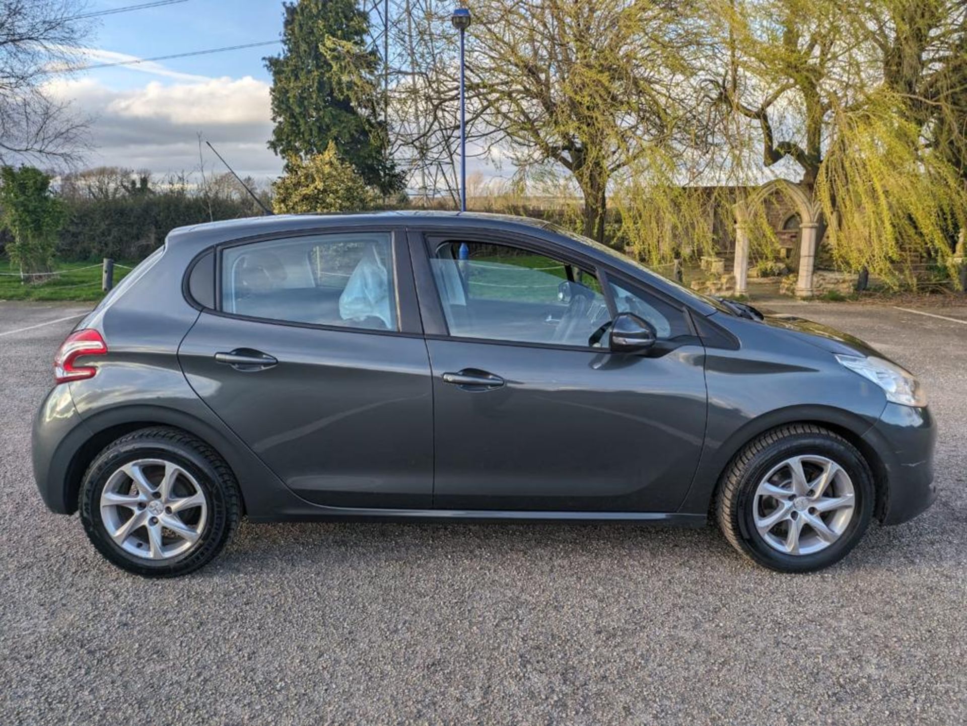 2013 PEUGEOT 208 ACTIVE GREY HATCHBACK *NO VAT* - Image 13 of 33