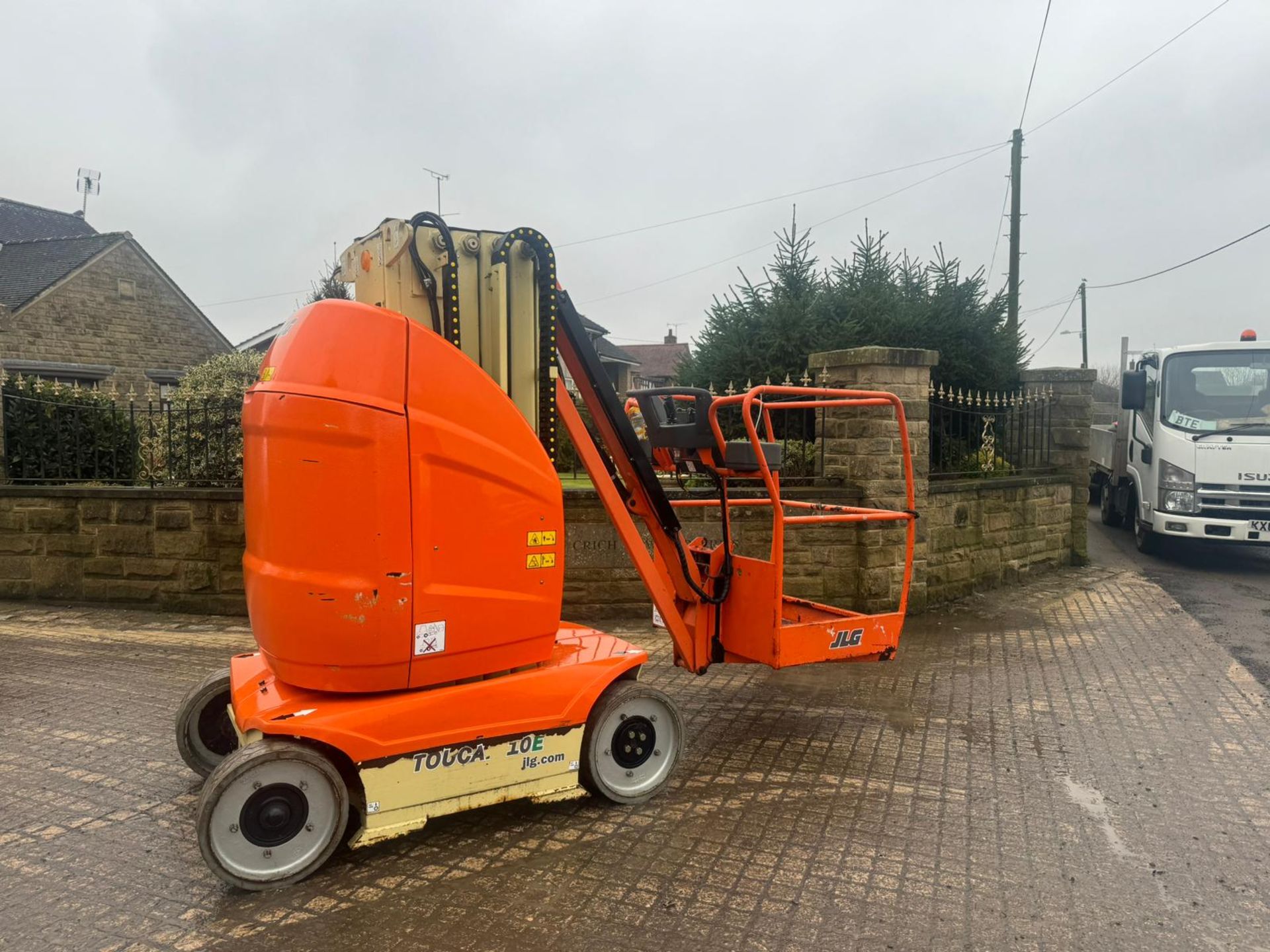 2013 JLG TOUCAN 10E ELECTRIC VERTICAL MAST BOOM LIFT *PLUS VAT* - Image 10 of 19