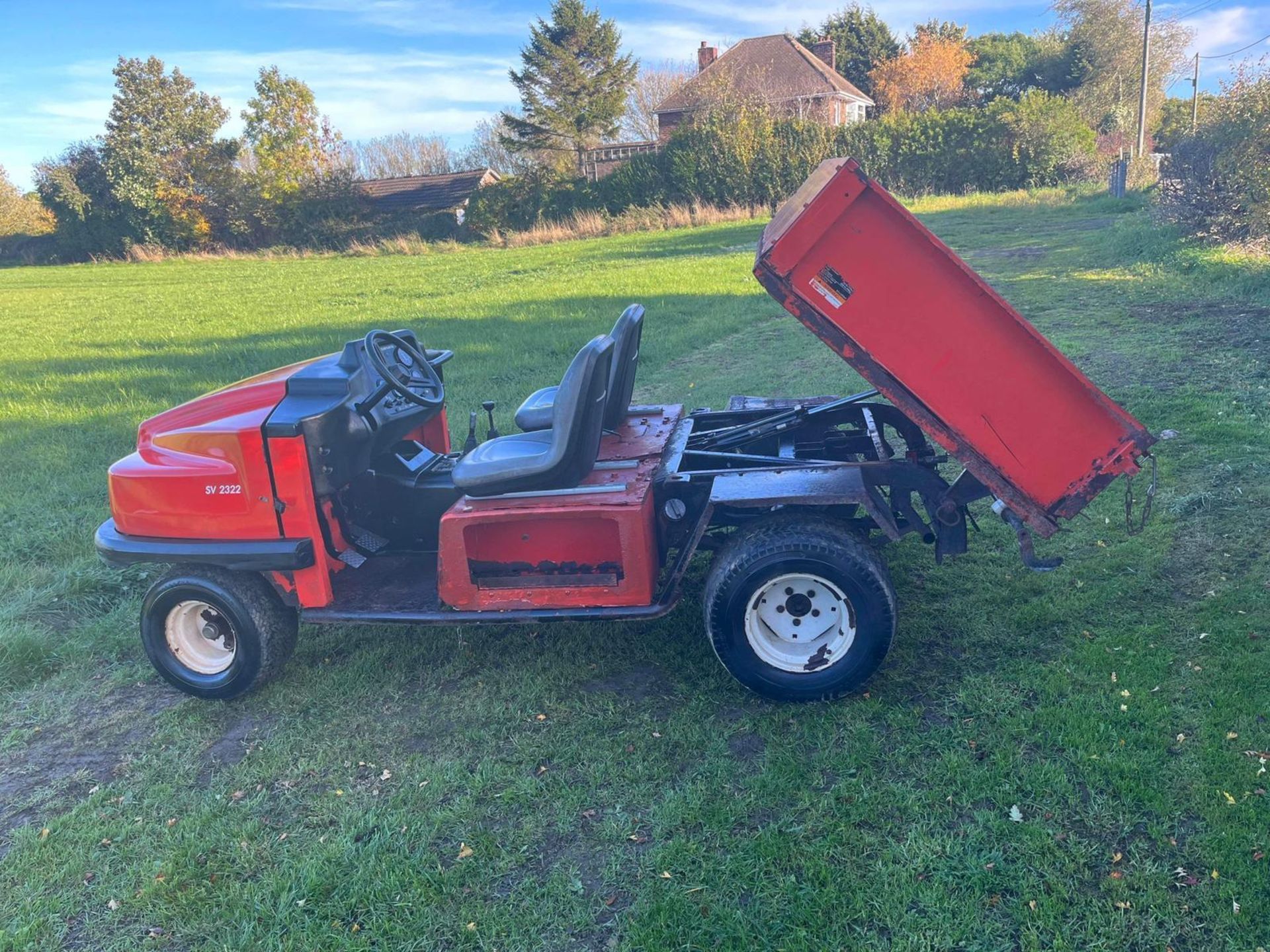 JACOBSEN SV2322 UTILITY VEHICLE - RUNS DRIVES AND TIPS *PLUS VAT* - Image 11 of 14