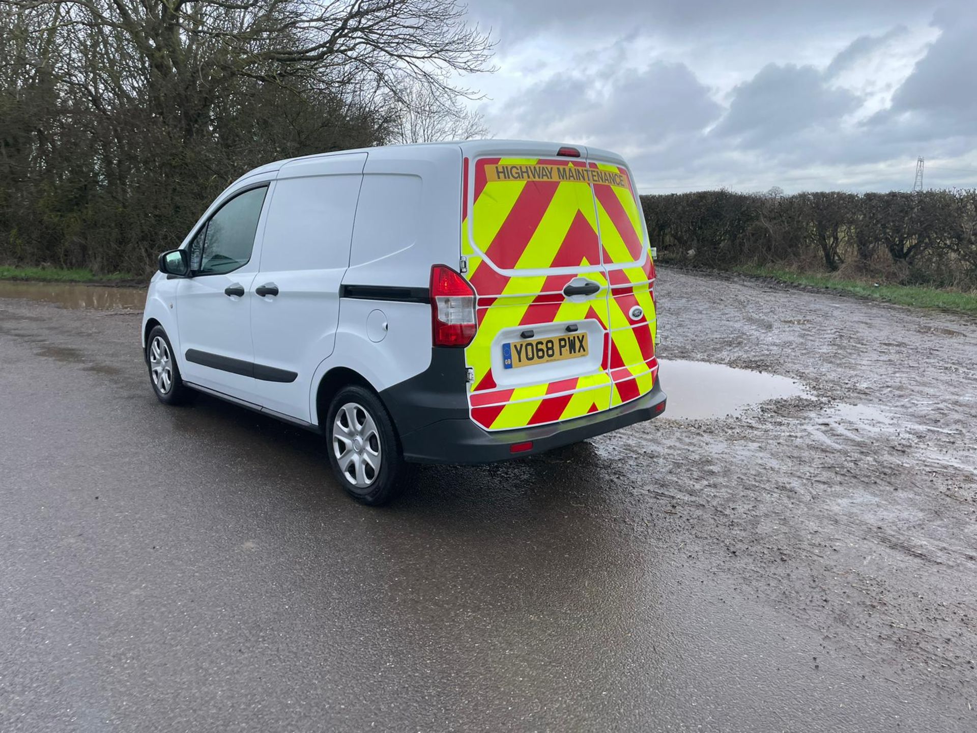 2019/68 REG FORD TRANSIT COURIER TREND TDCI 1.5 DIESEL MANUAL PANEL VAN, SHOWING 1 FORMER KEEPER - Image 5 of 13